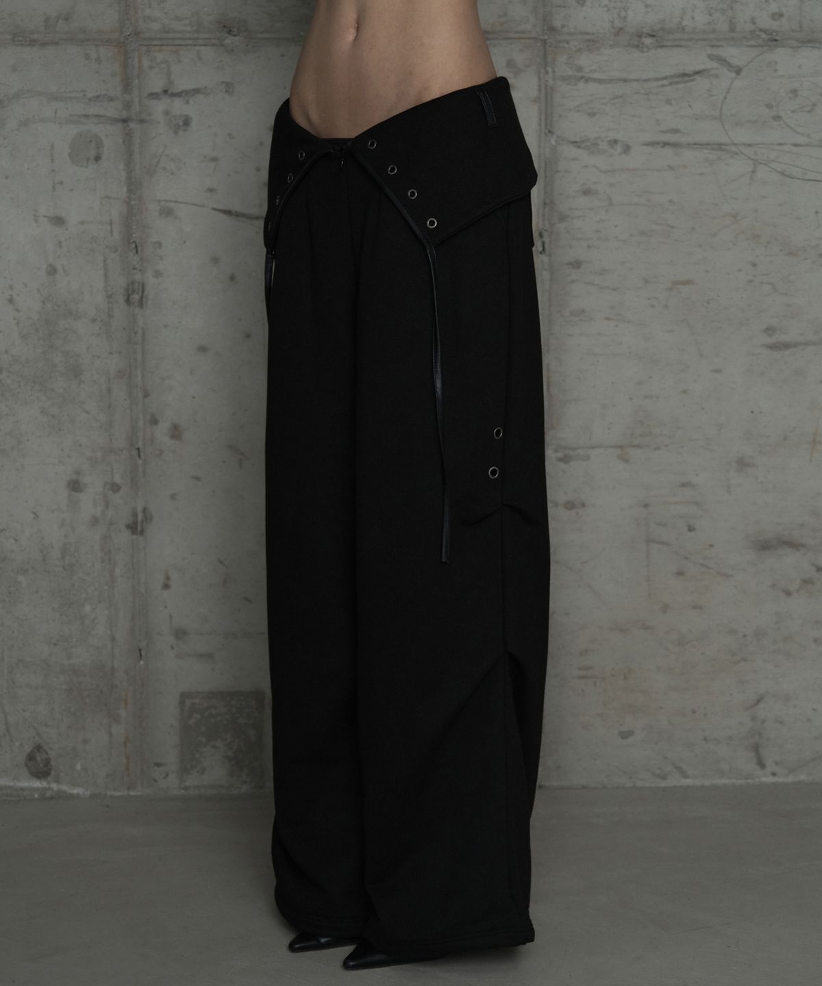 에트오소메(ETRE AU SOMMET) Double Rib Pintuck Training Pants (Black)
