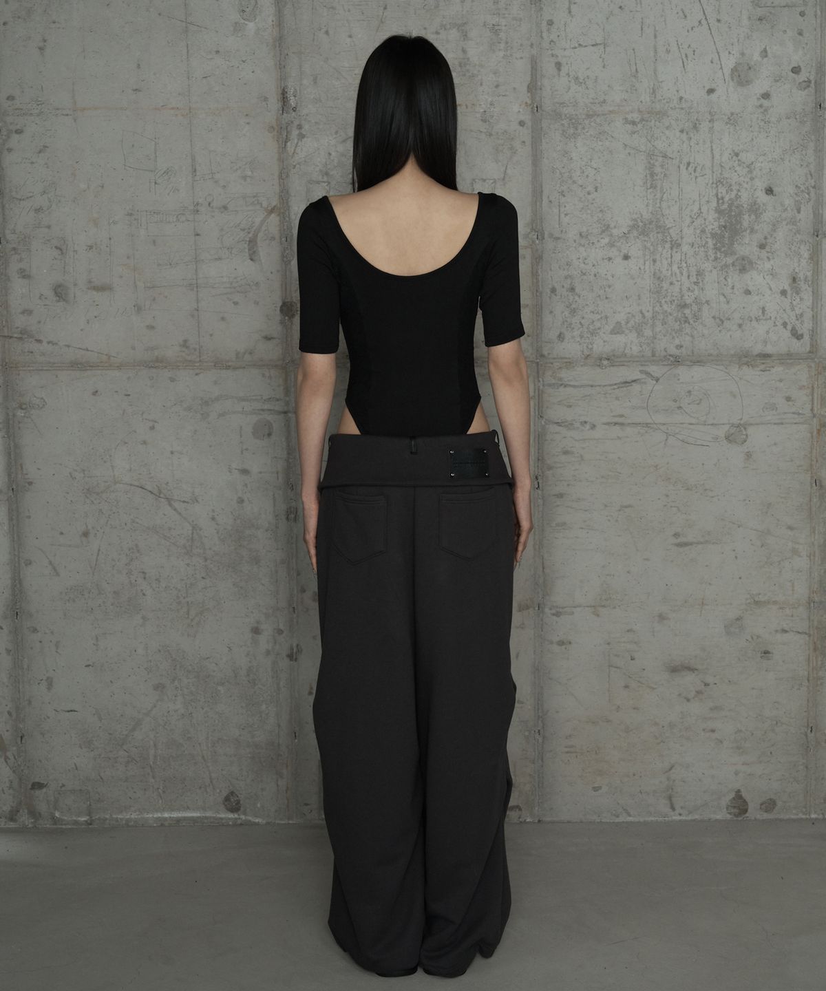에트오소메(ETRE AU SOMMET) Double Rib Pintuck Training Pants (Dark Gray)