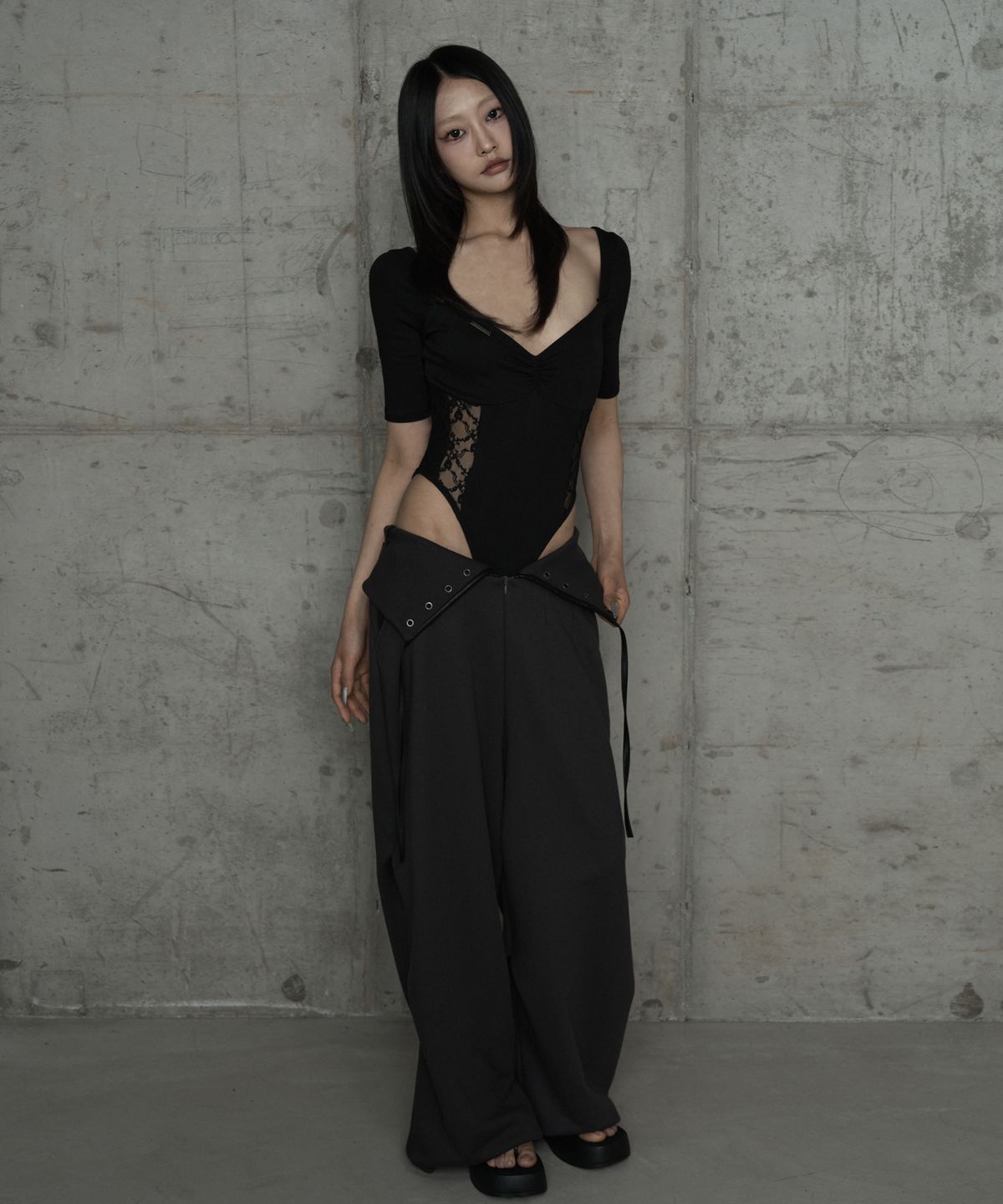 에트오소메(ETRE AU SOMMET) Double Rib Pintuck Training Pants (Dark Gray)