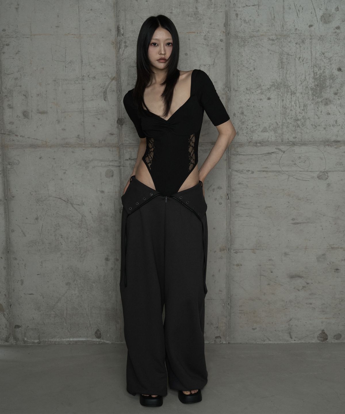 에트오소메(ETRE AU SOMMET) Double Rib Pintuck Training Pants (Dark Gray)