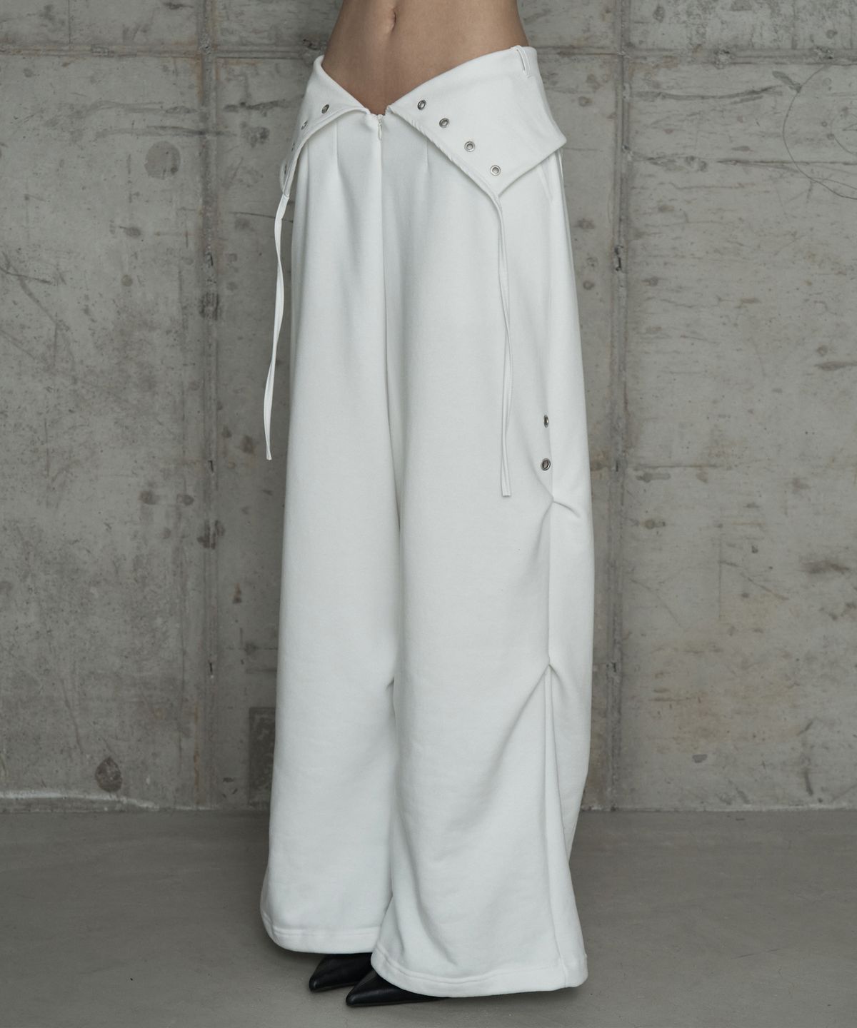 에트오소메(ETRE AU SOMMET) Double Rib Pintuck Training Pants (White)