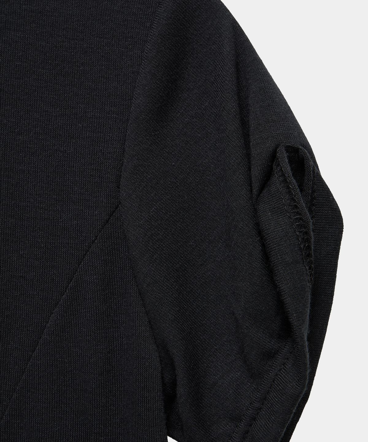 에트오소메(ETRE AU SOMMET) Drape Pintuck Zipper Roll-Up Short Top (Black)