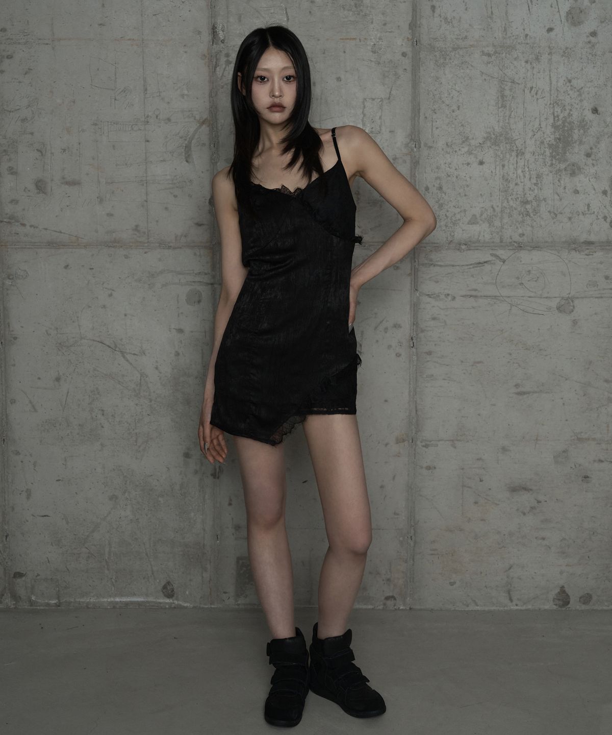 에트오소메(ETRE AU SOMMET) Double Layer Lace Back Corset Slip (Black)