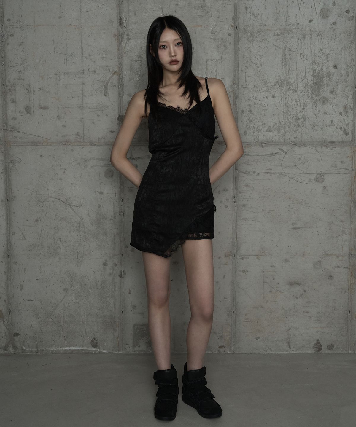 에트오소메(ETRE AU SOMMET) Double Layer Lace Back Corset Slip (Black)