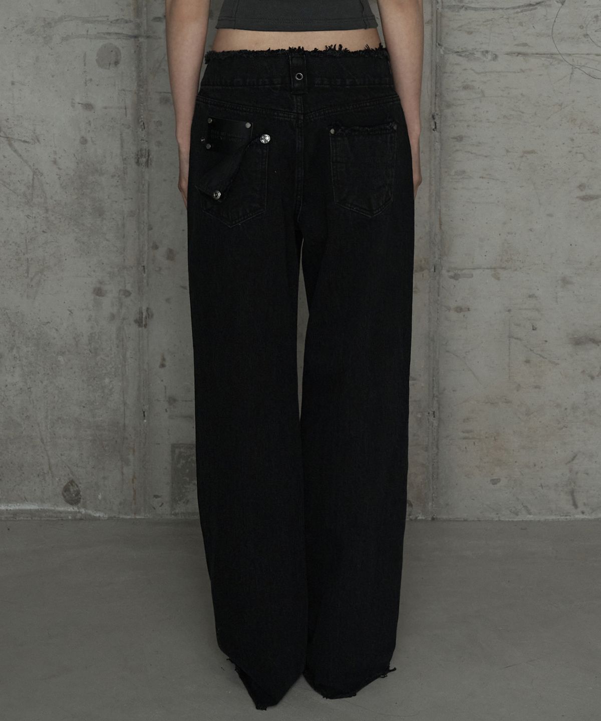 에트오소메(ETRE AU SOMMET) Wide Front Damage Denim Pants (Black)