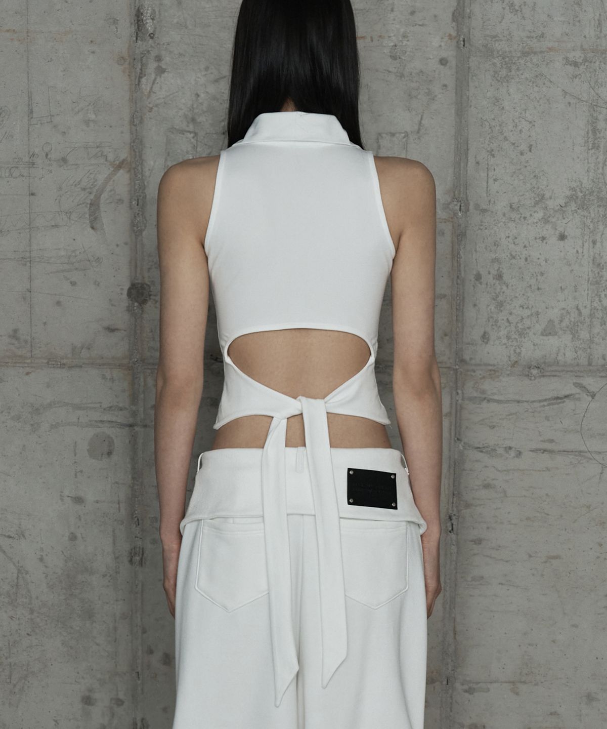 에트오소메(ETRE AU SOMMET) Halter Back Circle Corset Collar Sleeve (White)