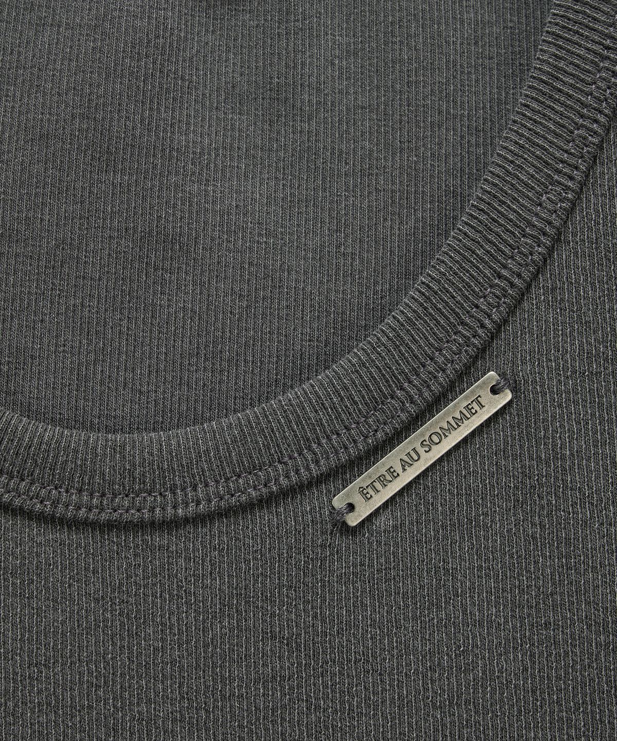 에트오소메(ETRE AU SOMMET) Unbal Panel Open Zipper Point Sleeve (Dark Gray)