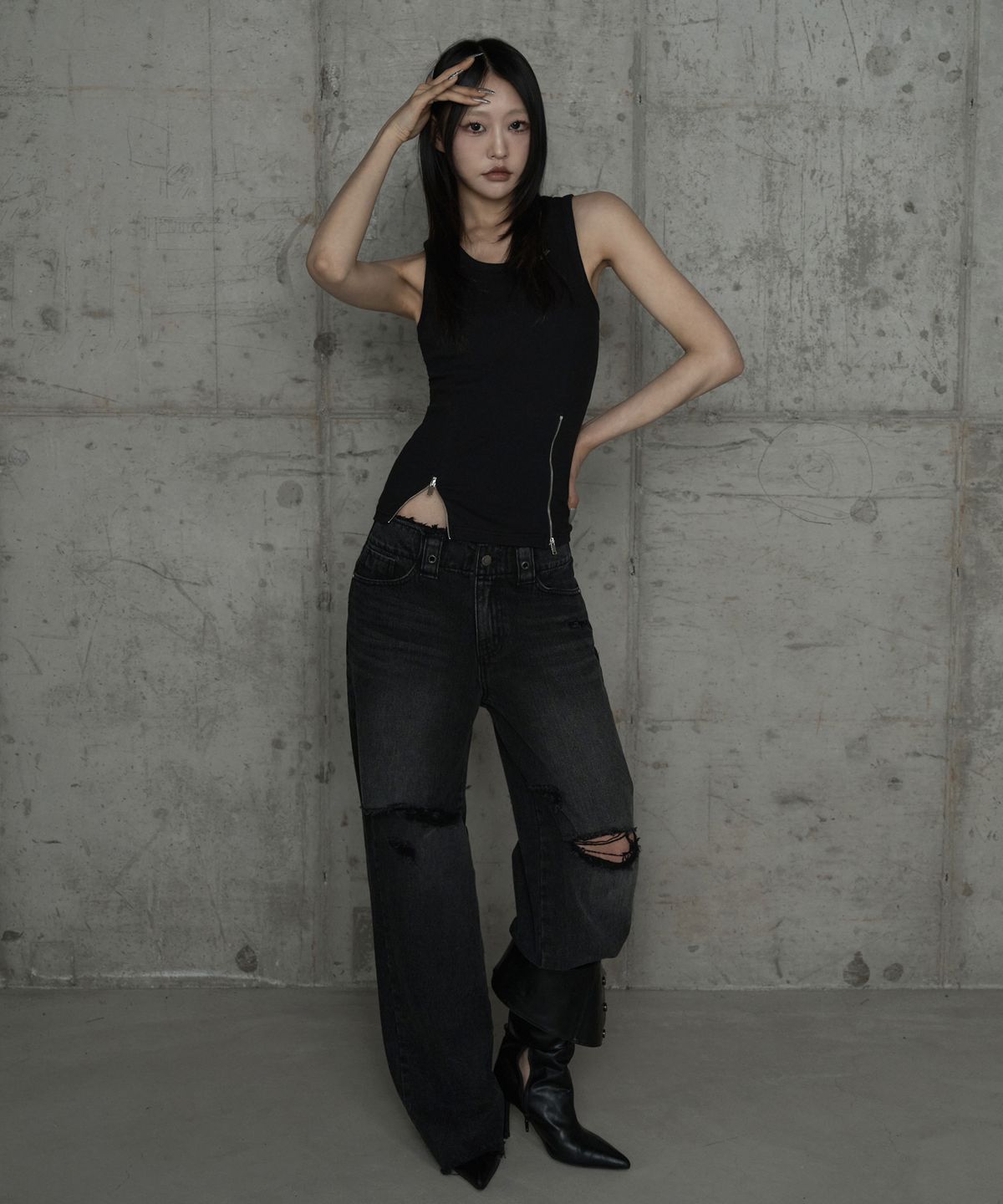 에트오소메(ETRE AU SOMMET) Unbal Panel Open Zipper Point Sleeve (Black)