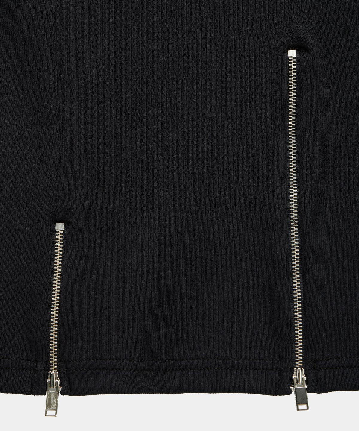 에트오소메(ETRE AU SOMMET) Unbal Panel Open Zipper Point Sleeve (Black)