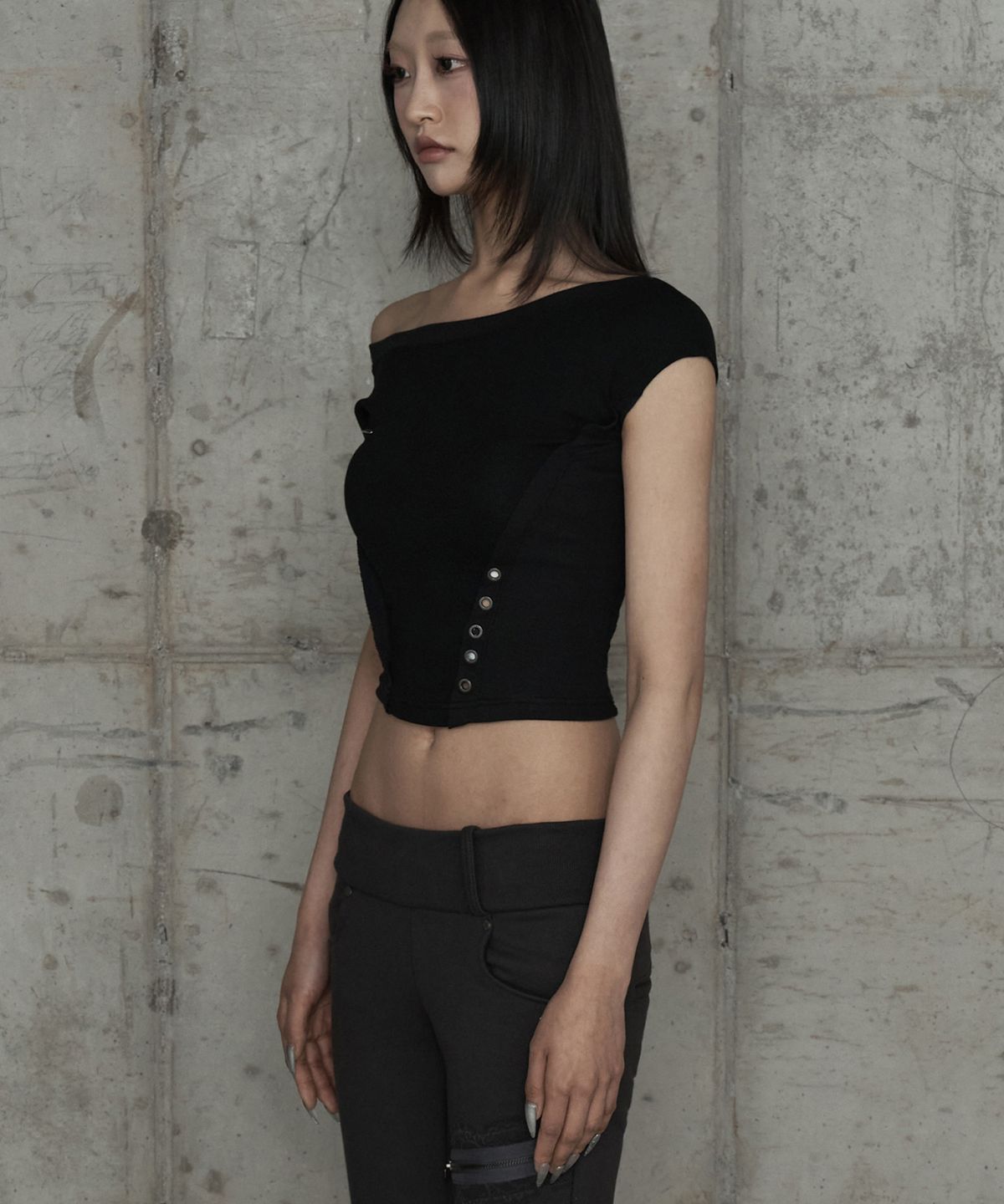 에트오소메(ETRE AU SOMMET) Pigment Damage Panel Short Top (Black)