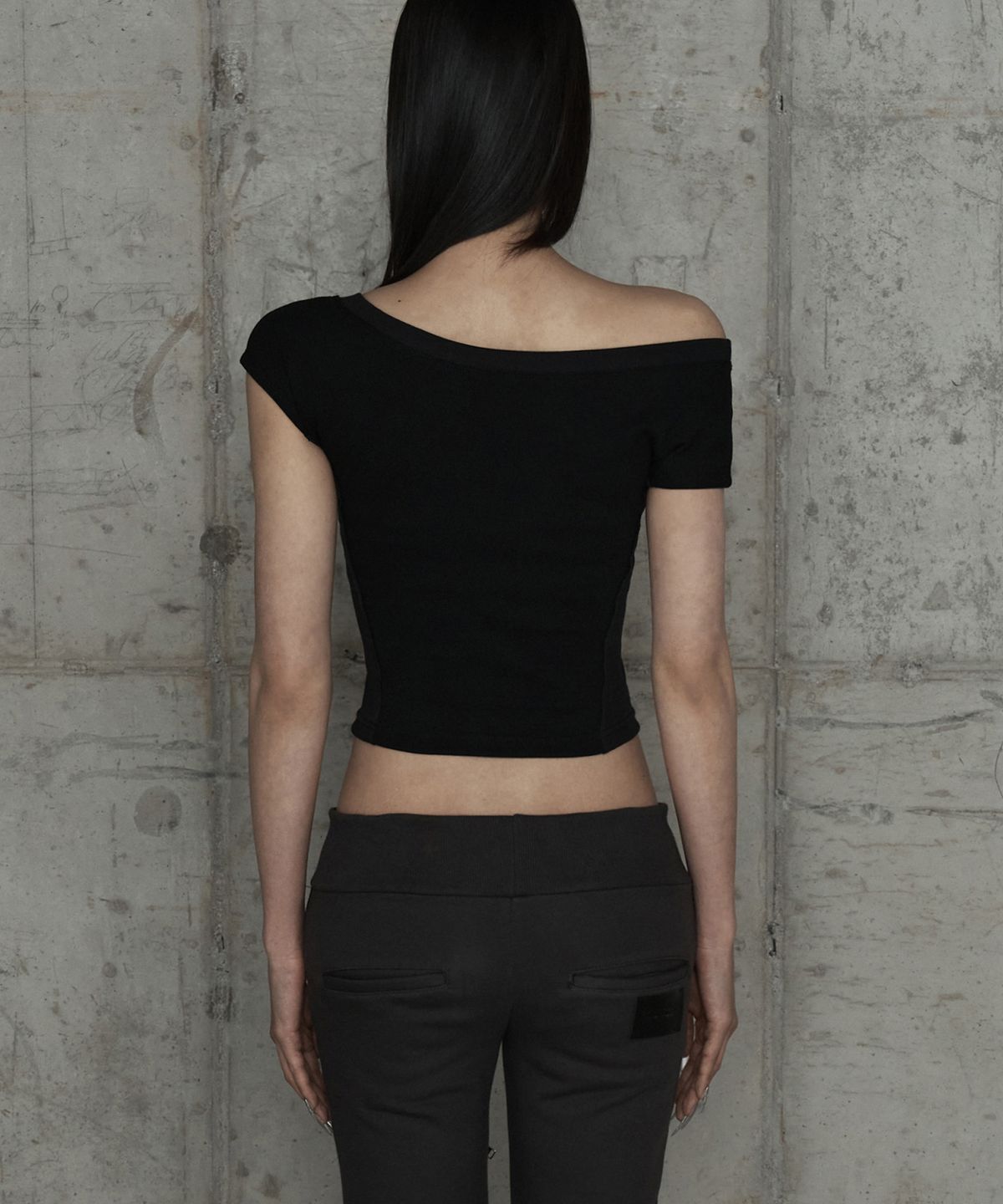 에트오소메(ETRE AU SOMMET) Pigment Damage Panel Short Top (Black)