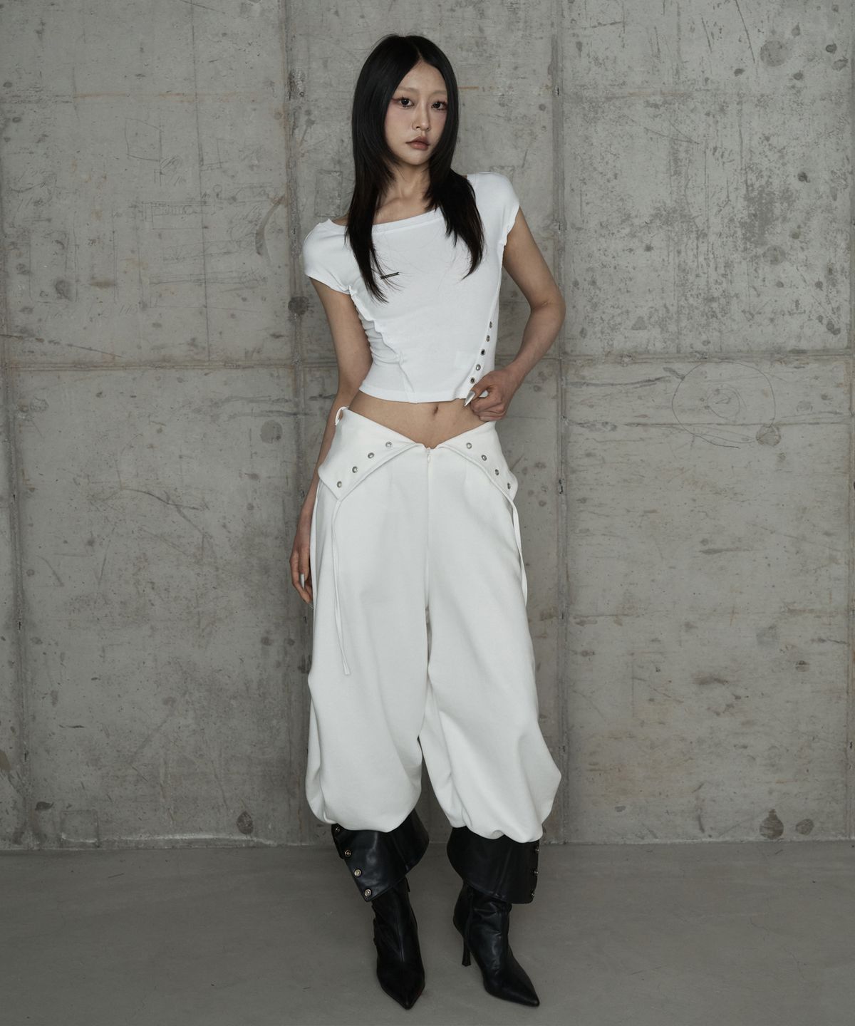 에트오소메(ETRE AU SOMMET) Pigment Damage Panel Short Top (Ivory)