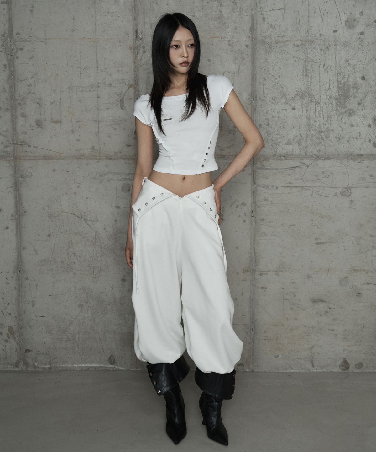 에트오소메(ETRE AU SOMMET) Pigment Damage Panel Short Top (Ivory)
