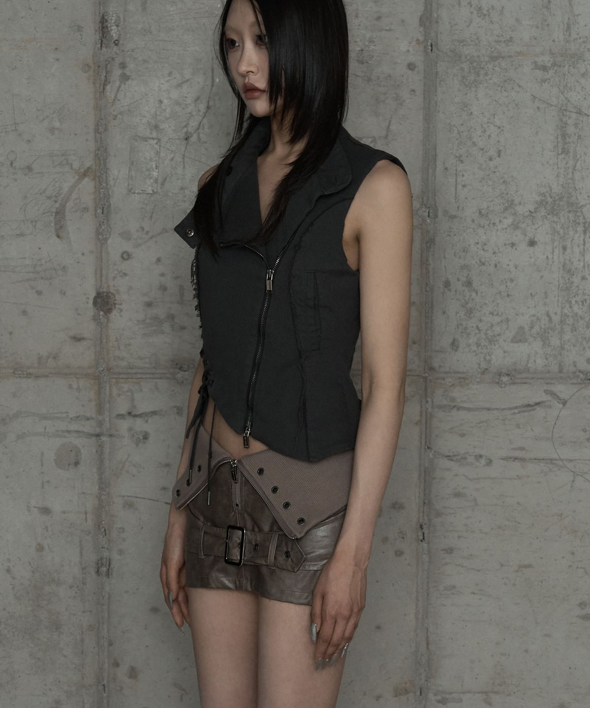 에트오소메(ETRE AU SOMMET) Diagonal Corset Vest (Dark Gray)