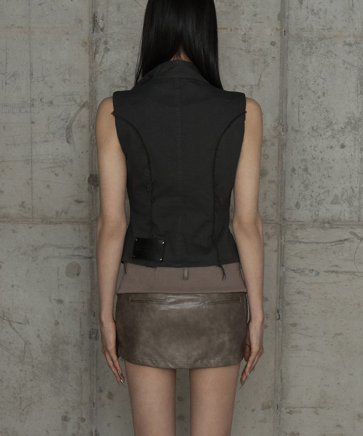 에트오소메(ETRE AU SOMMET) Diagonal Corset Vest (Dark Gray)