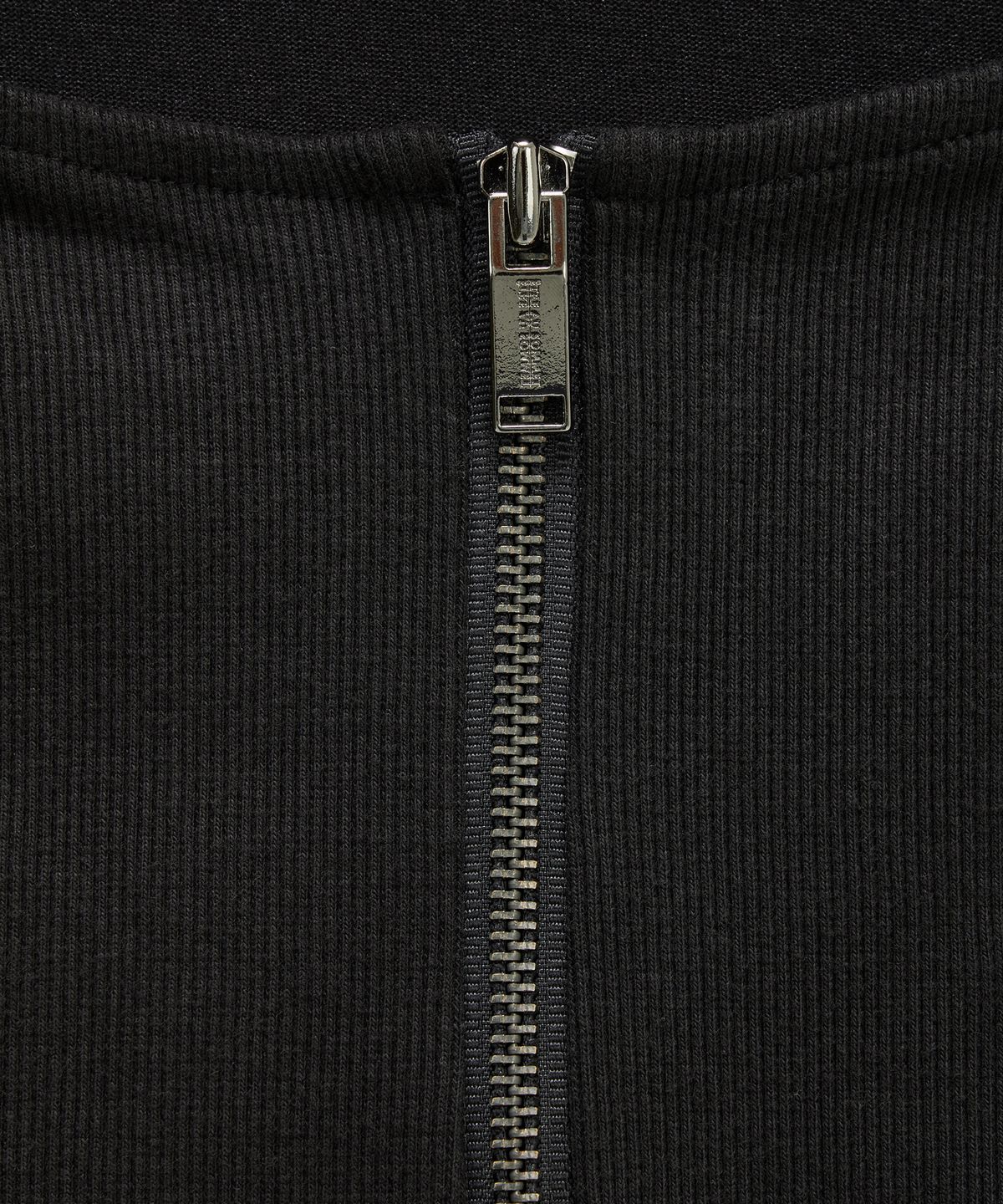 에트오소메(ETRE AU SOMMET) Zipper Halter Turtleneck Point Pocket Hoodie (Black)