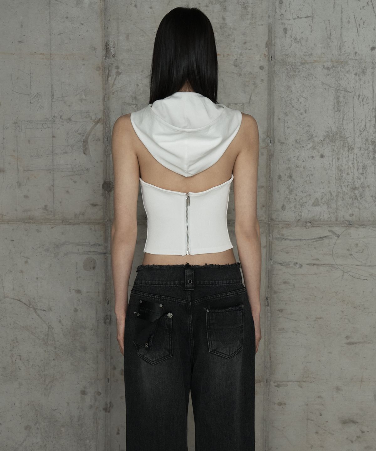 에트오소메(ETRE AU SOMMET) Zipper Halter Turtleneck Point Pocket Hoodie (White)