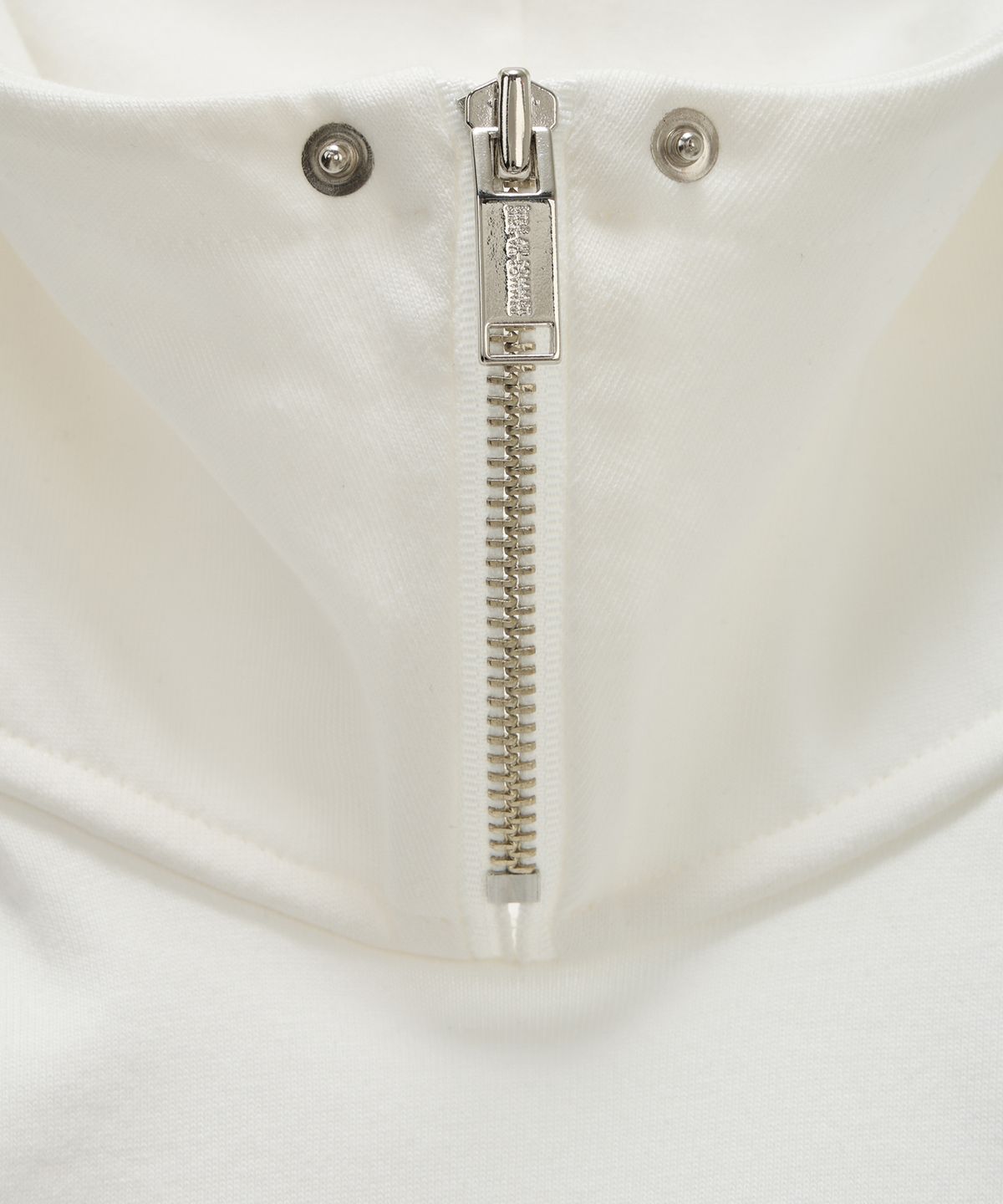 에트오소메(ETRE AU SOMMET) Zipper Halter Turtleneck Point Pocket Hoodie (White)