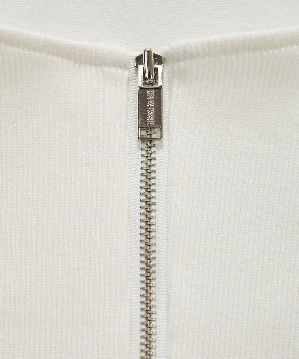 에트오소메(ETRE AU SOMMET) Zipper Halter Turtleneck Point Pocket Hoodie (White)