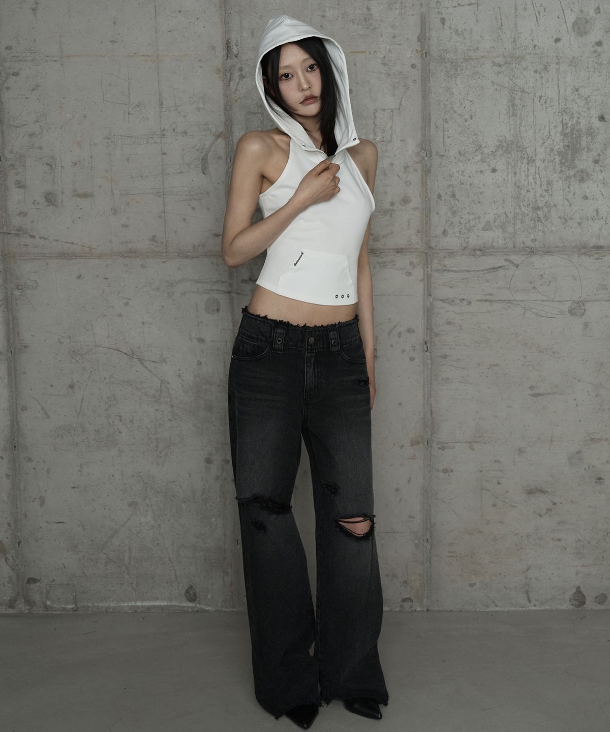 에트오소메(ETRE AU SOMMET) Zipper Halter Turtleneck Point Pocket Hoodie (White)