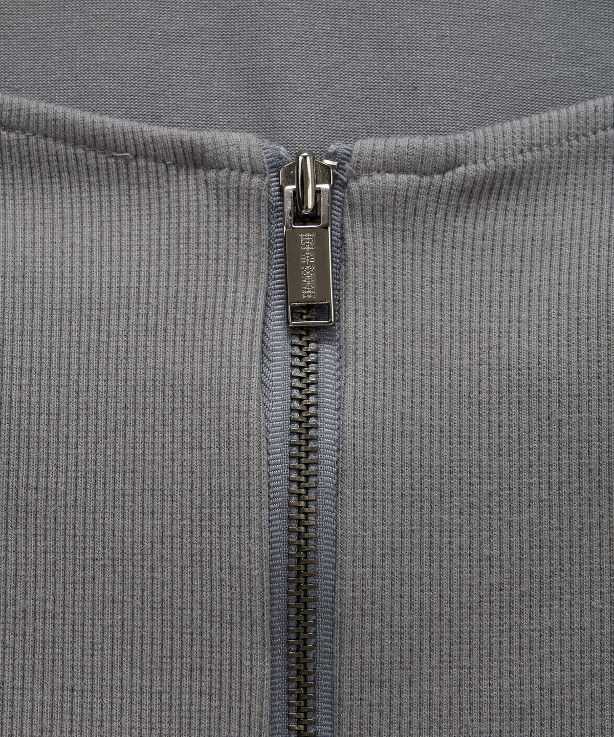 에트오소메(ETRE AU SOMMET) Zipper Halter Turtleneck Point Pocket Hoodie (Gray)