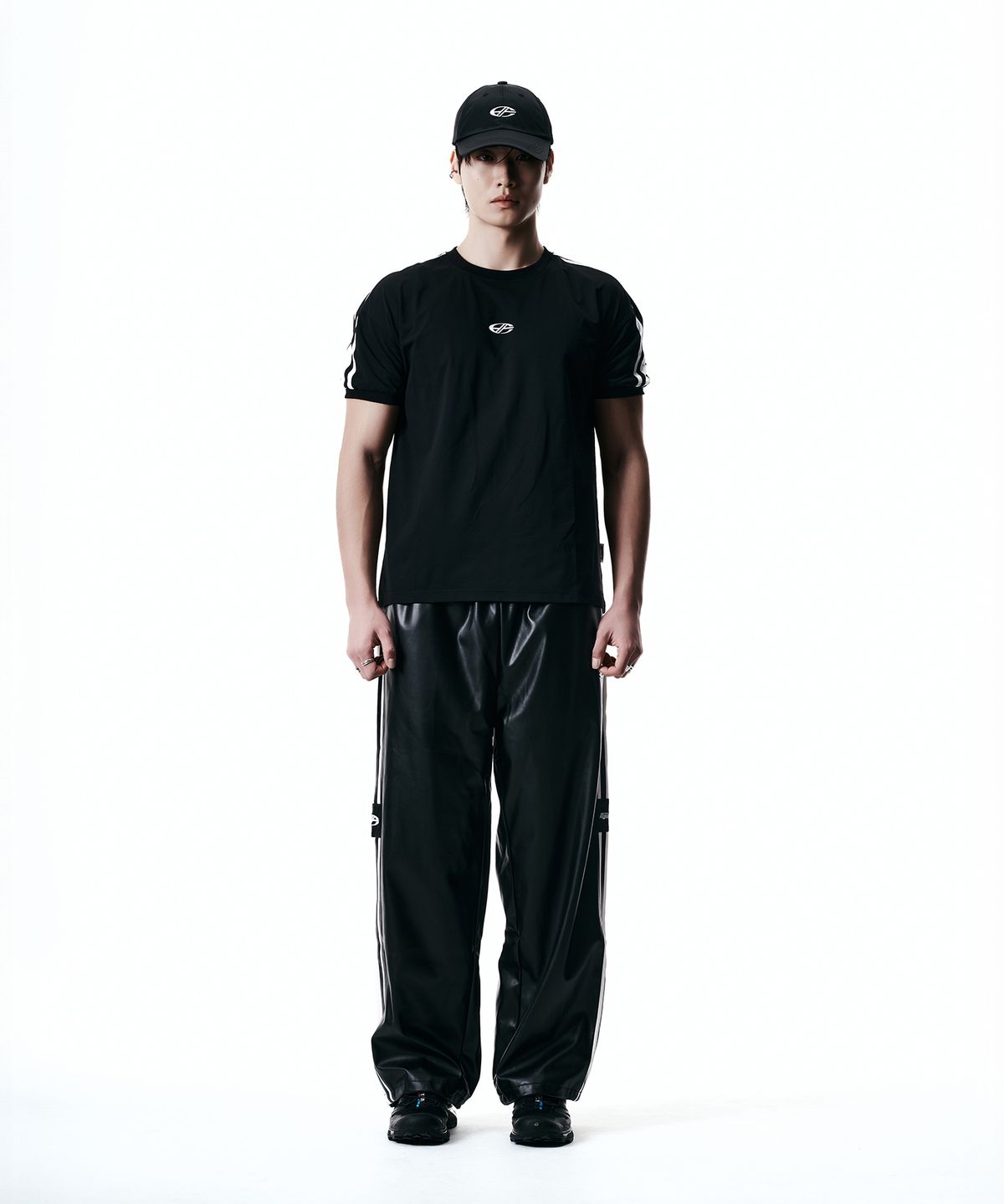 현피트(HYUNFIT) SHOULDER 2-STRIPES T-SHIRT-[BLACK]
