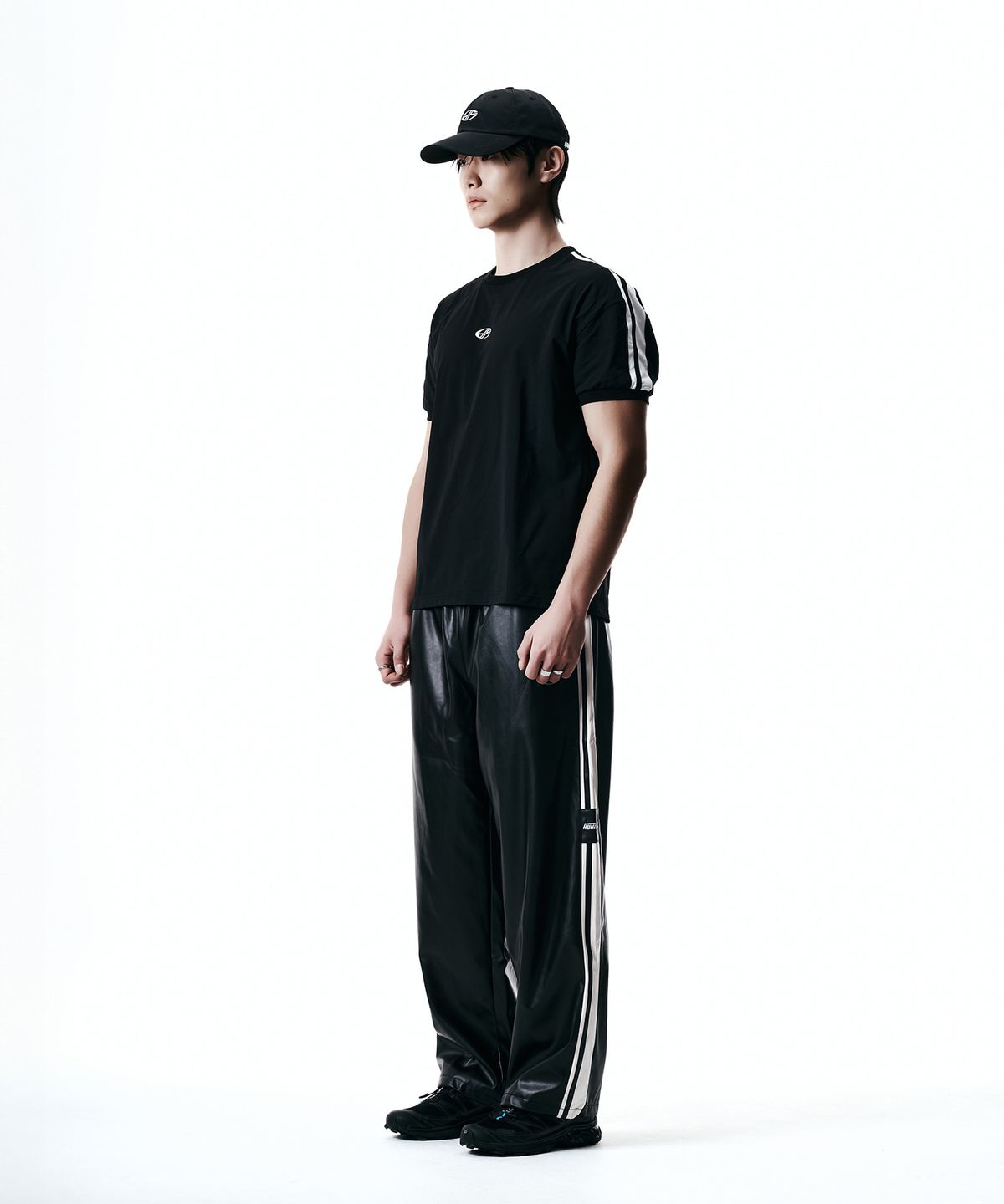 현피트(HYUNFIT) SHOULDER 2-STRIPES T-SHIRT-[BLACK]