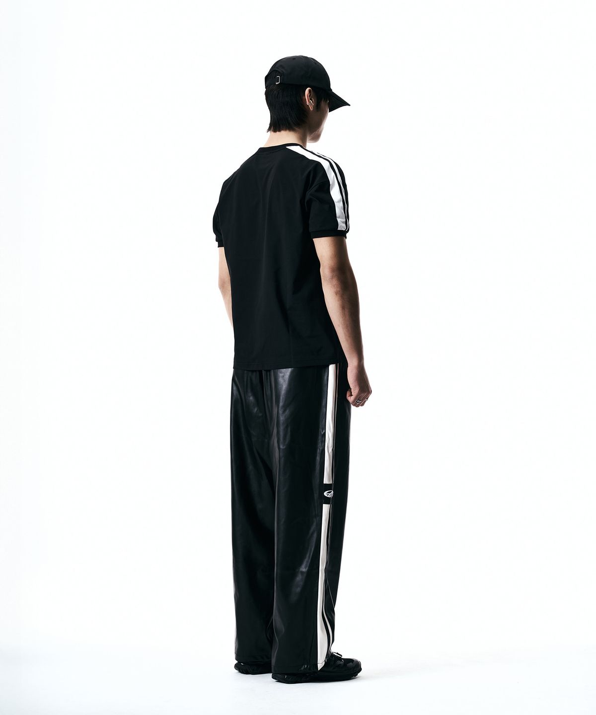 현피트(HYUNFIT) SHOULDER 2-STRIPES T-SHIRT-[BLACK]