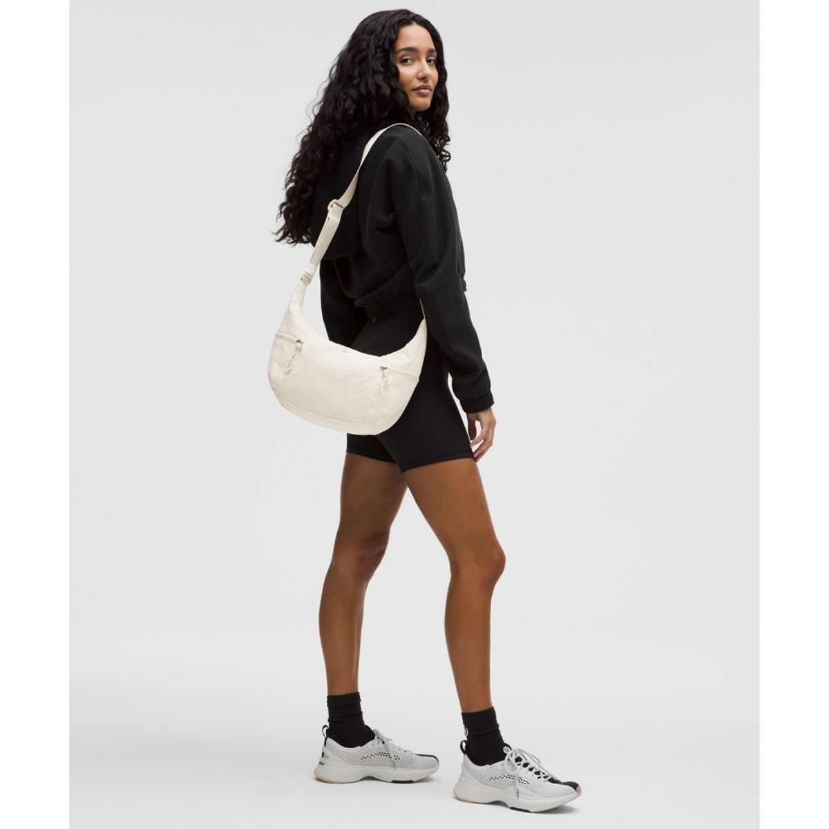 룰루레몬(LULULEMON) 슬라우치 슬링백 6L  LTIV