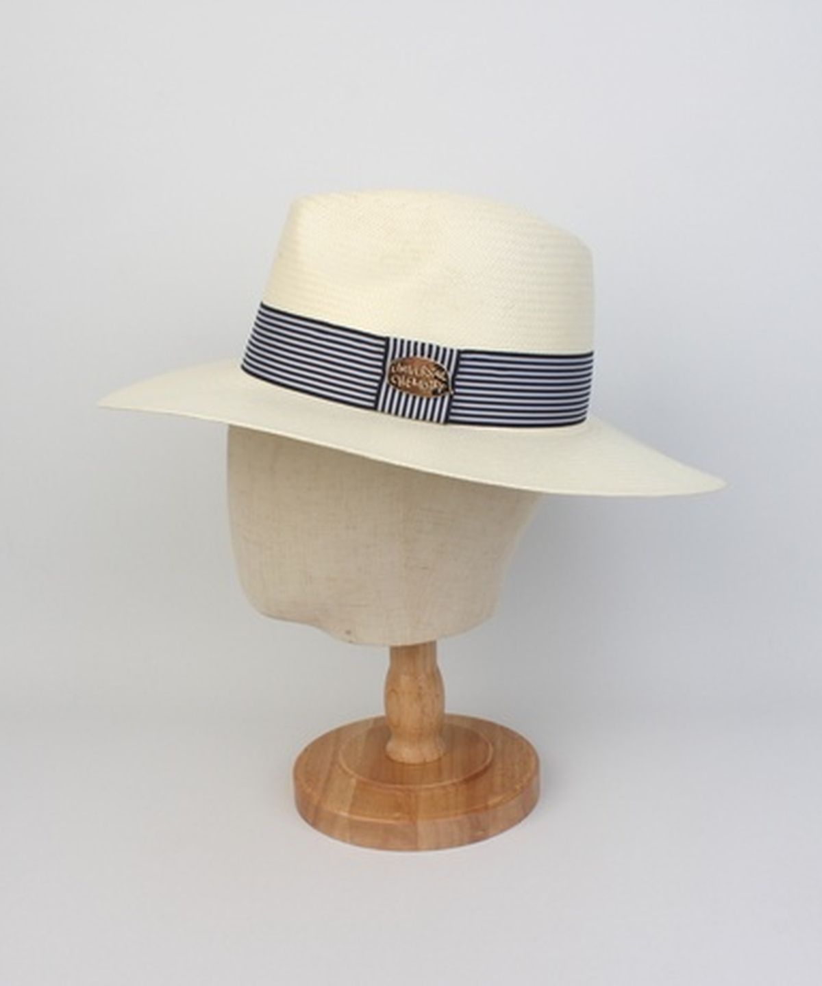 유니버셜 케미스트리(UNIVERSAL CHEMISTRY) Stripe Line Ivory Long Fedora 여름페도라