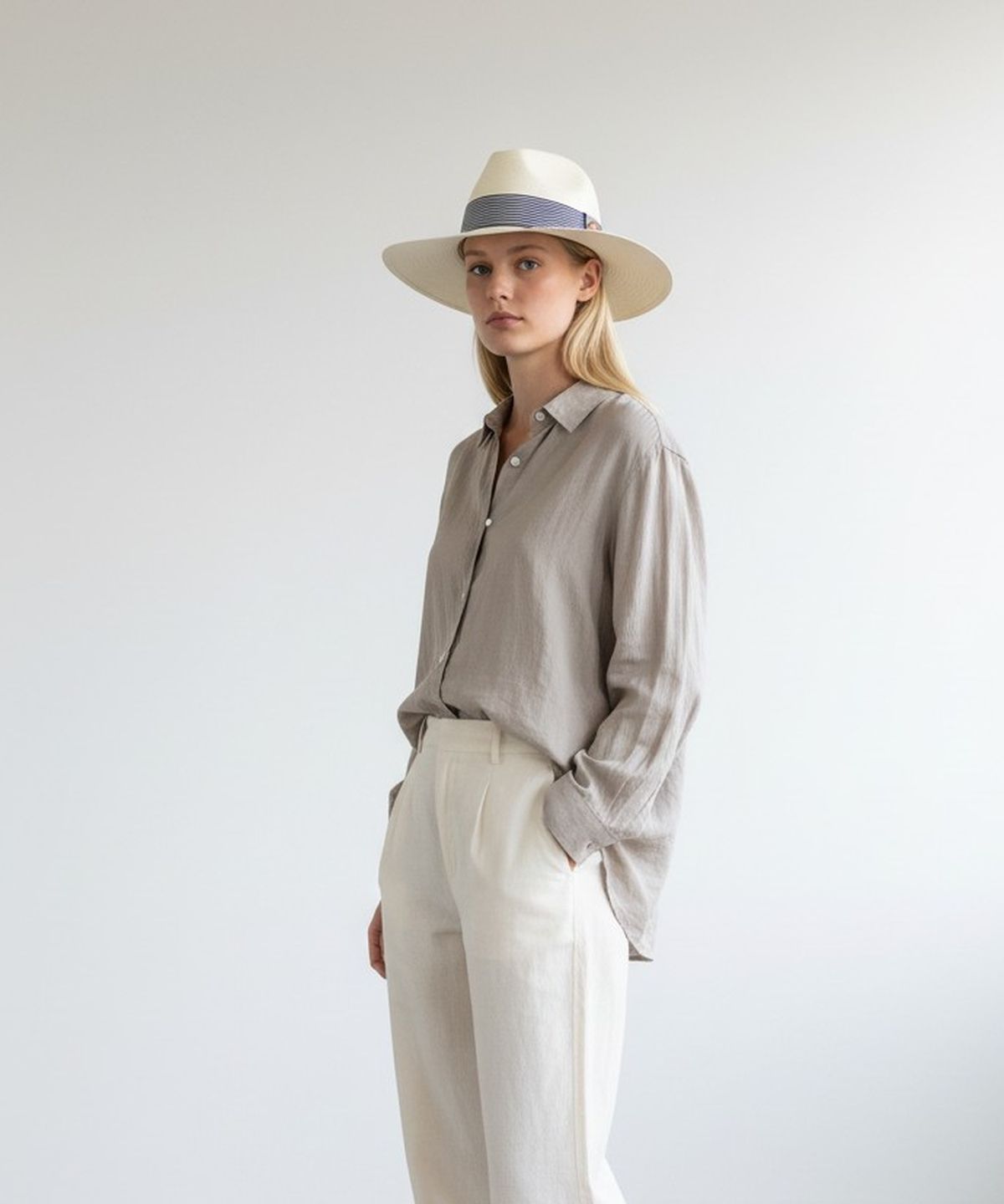 유니버셜 케미스트리(UNIVERSAL CHEMISTRY) Stripe Line Ivory Long Fedora 여름페도라