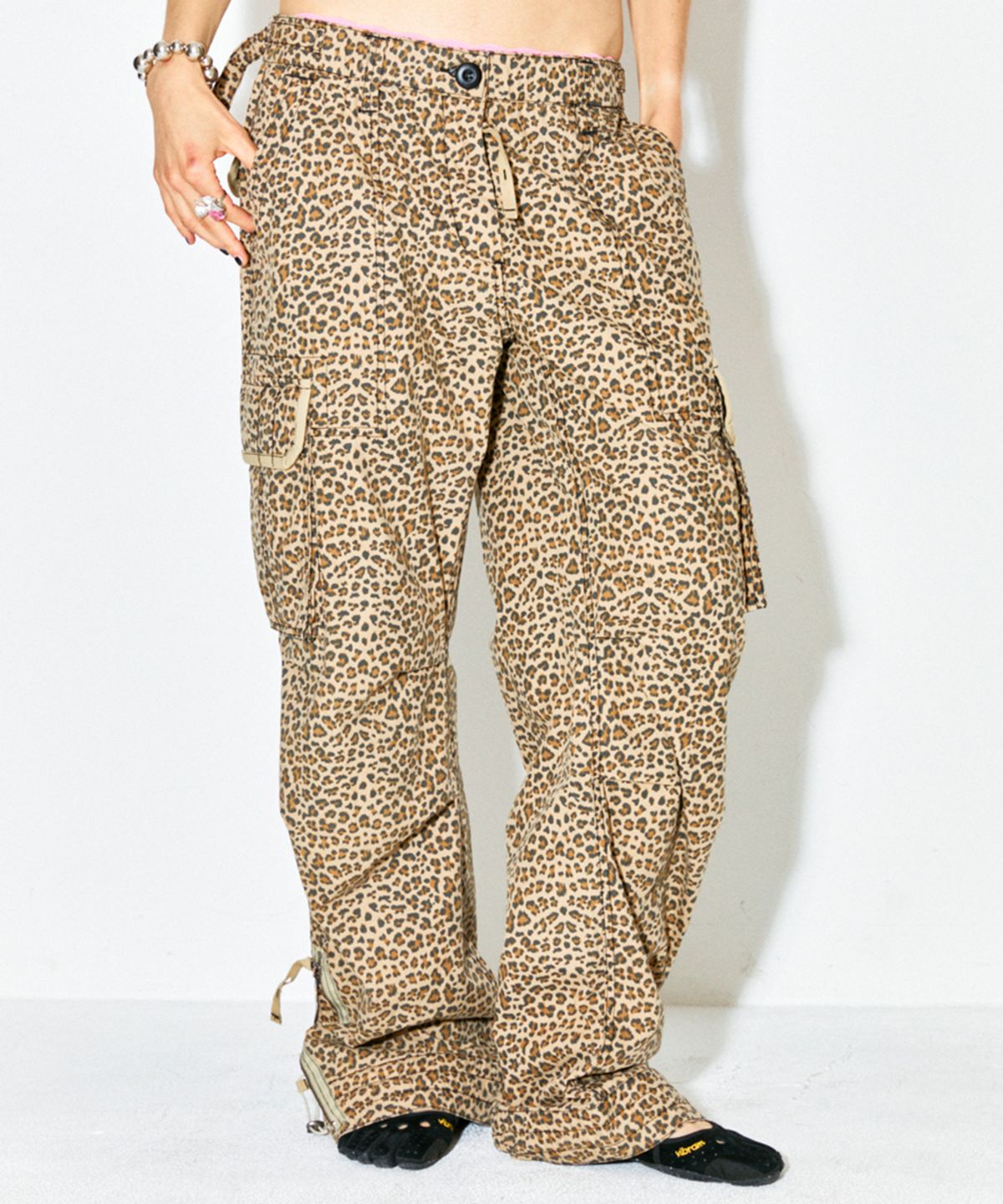 하이타이드 프랭키(HIGHTIDEFRANKIE) Lightweight Coated Cargo Pants Leopard