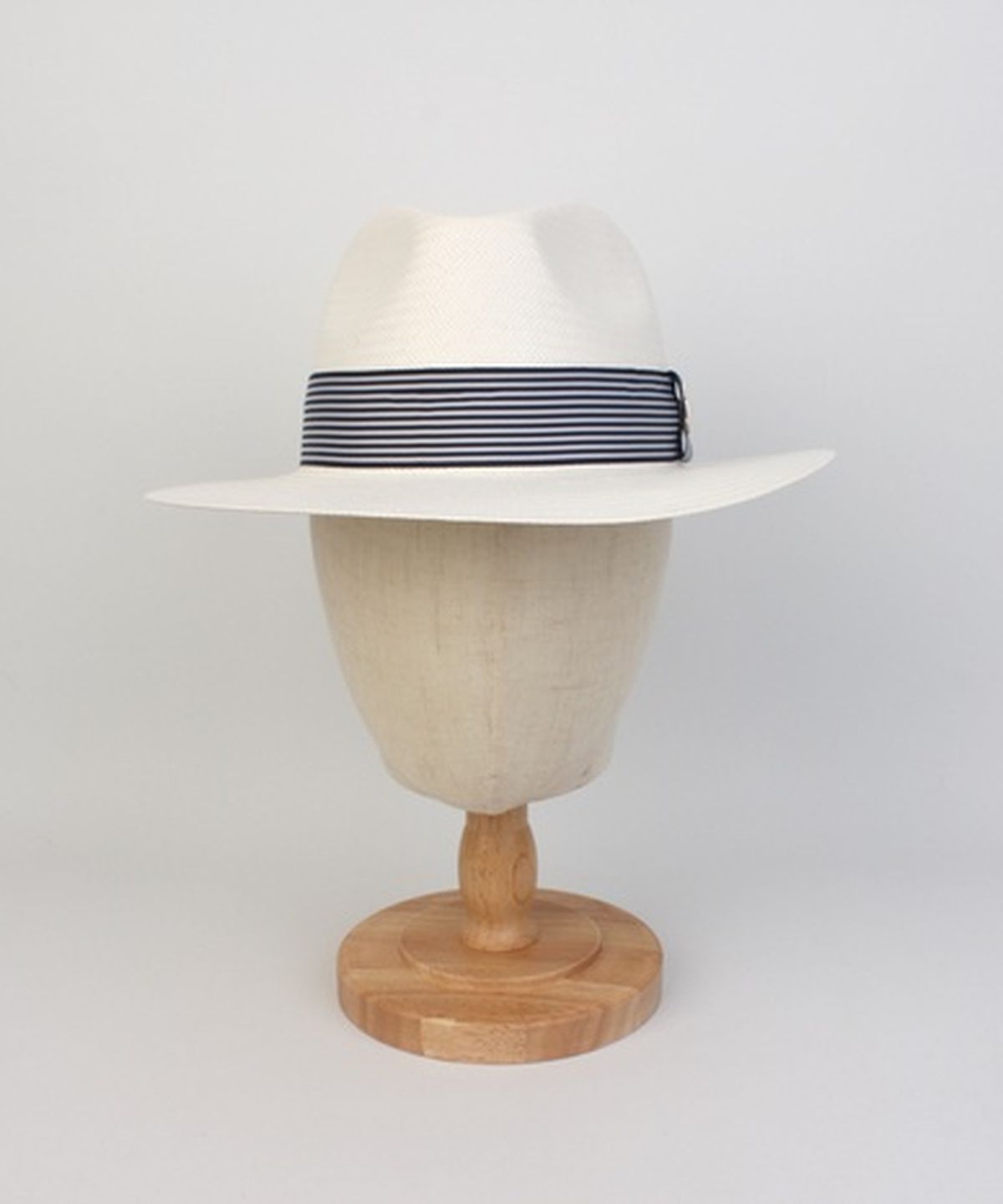 유니버셜 케미스트리(UNIVERSAL CHEMISTRY) Stripe Line Basic White Fedora 여름페도라