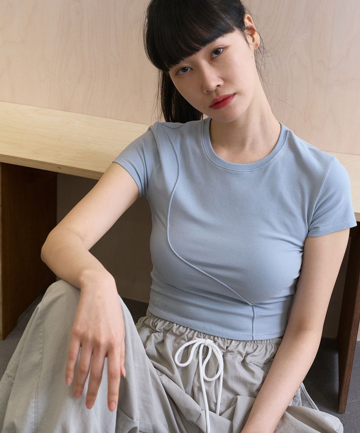 유스트레(LLUSTRE) 파이핑 슬림핏 반팔티셔츠 (스카이블루)