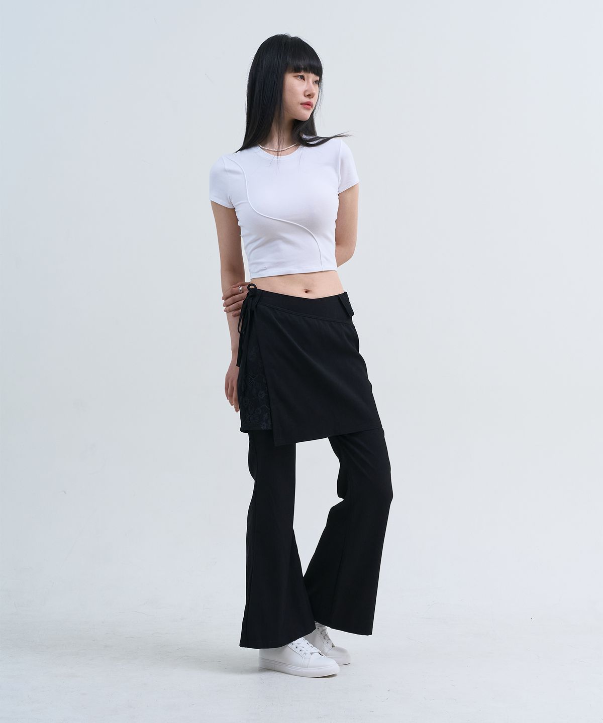유스트레(LLUSTRE) 파이핑 슬림핏 반팔티셔츠 (화이트)