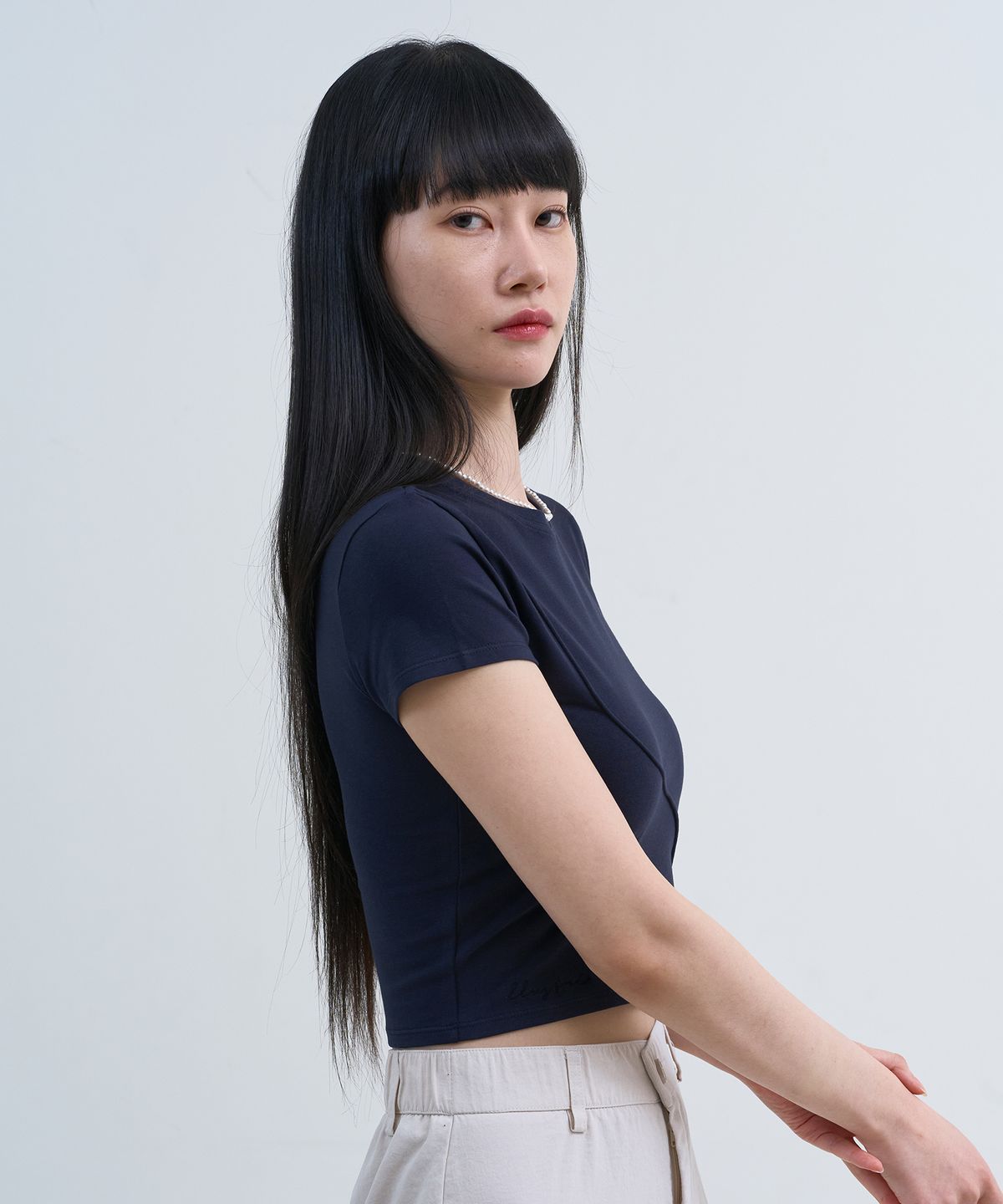 유스트레(LLUSTRE) 파이핑 슬림핏 반팔티셔츠 (네이비)