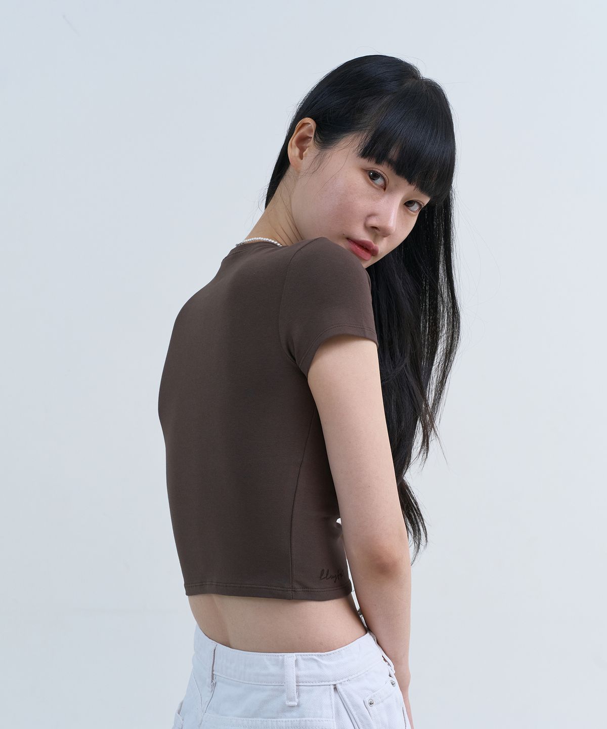 유스트레(LLUSTRE) 파이핑 슬림핏 반팔티셔츠 (브라운)