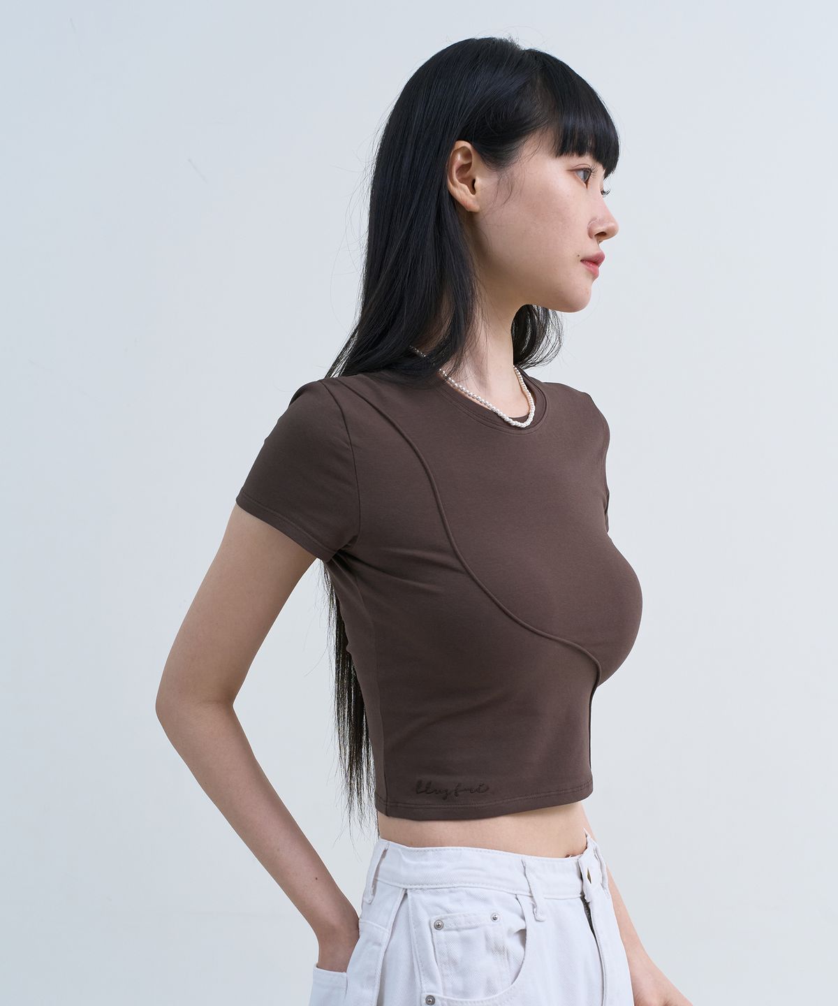 유스트레(LLUSTRE) 파이핑 슬림핏 반팔티셔츠 (브라운)
