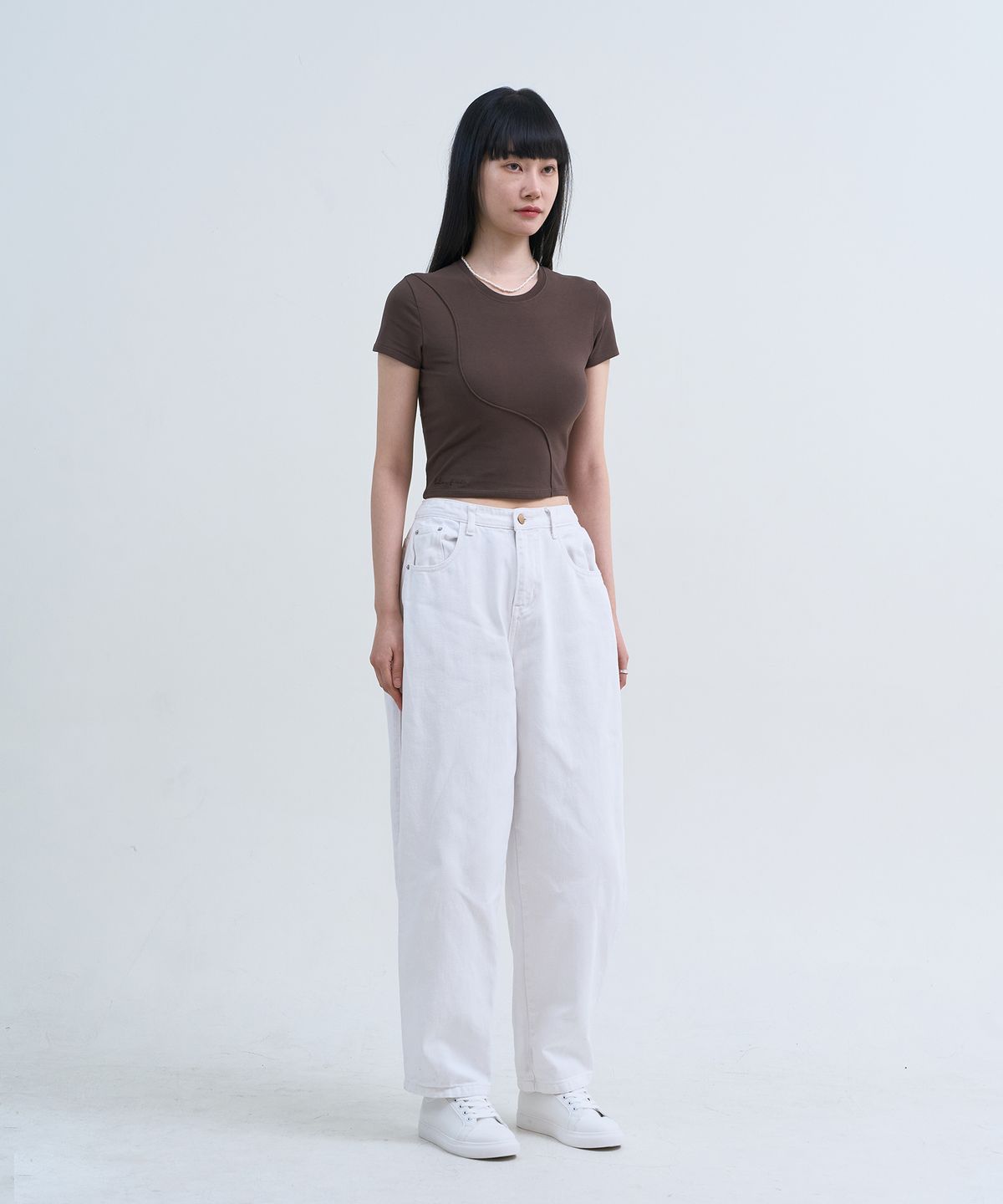 유스트레(LLUSTRE) 파이핑 슬림핏 반팔티셔츠 (브라운)