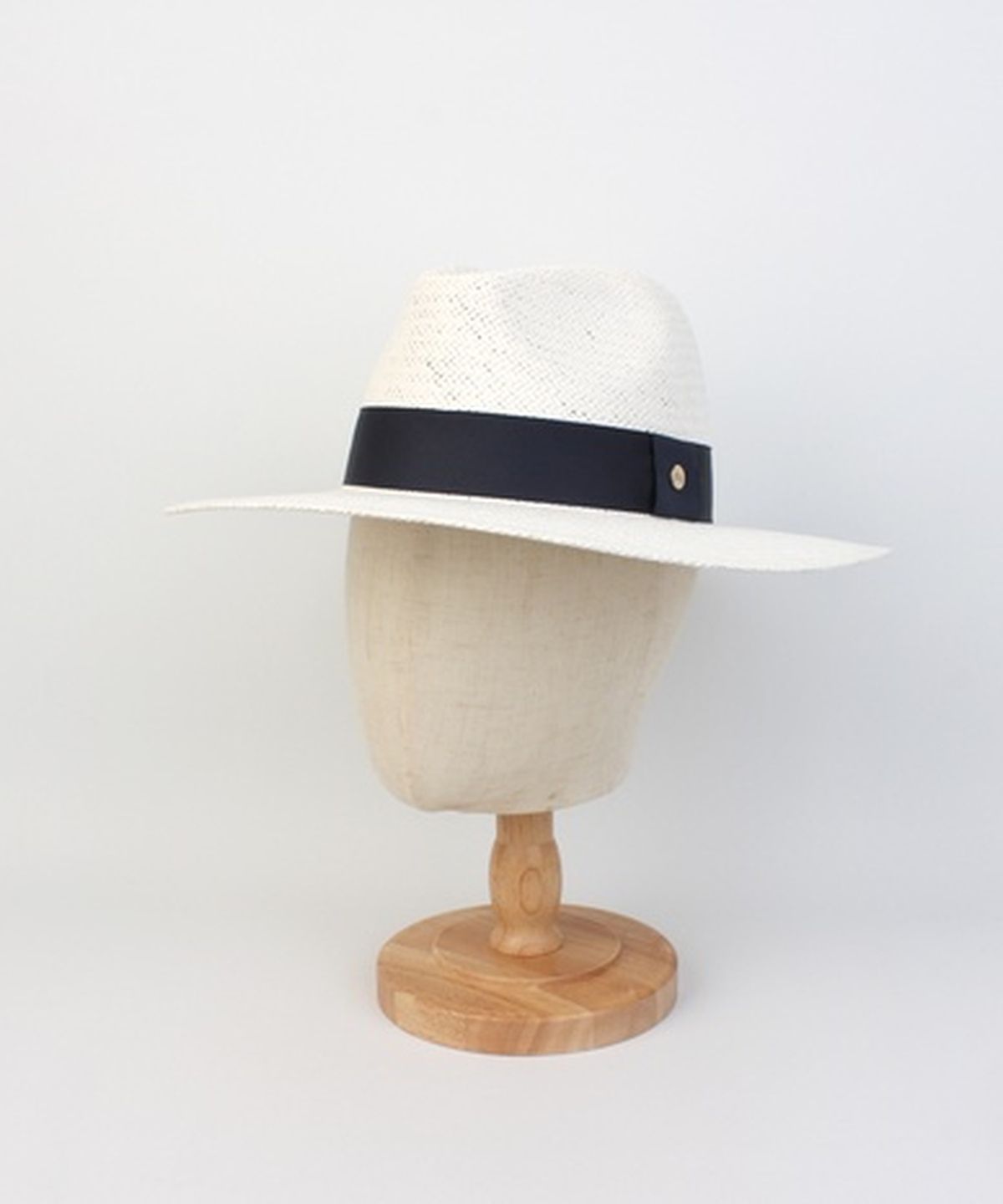 유니버셜 케미스트리(UNIVERSAL CHEMISTRY) Swing NV Line White Fedora 여름페도라