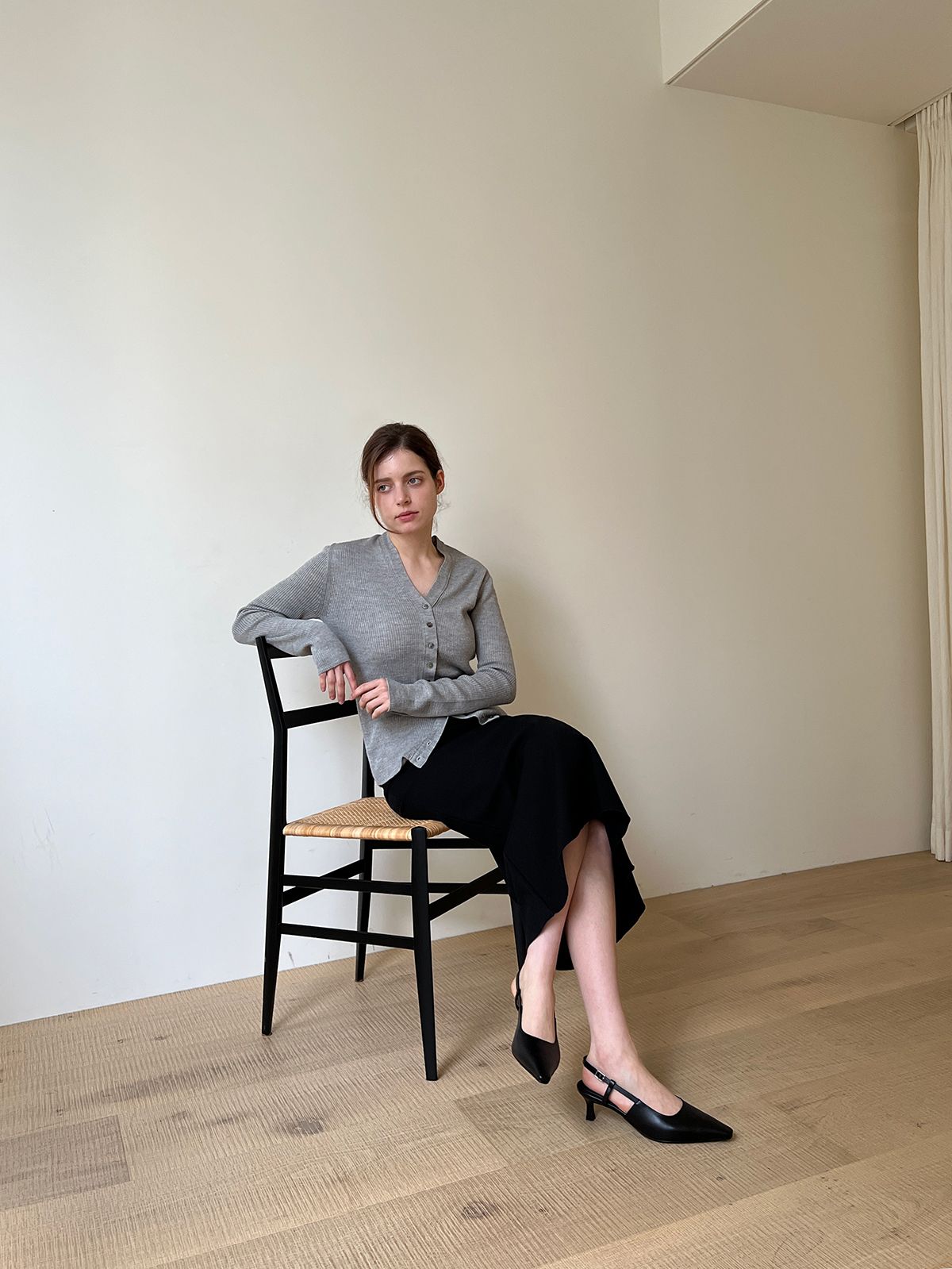 브슈(VVSU) 아멜린 스틸레토 슬링백힐 - 클래리티 블랙