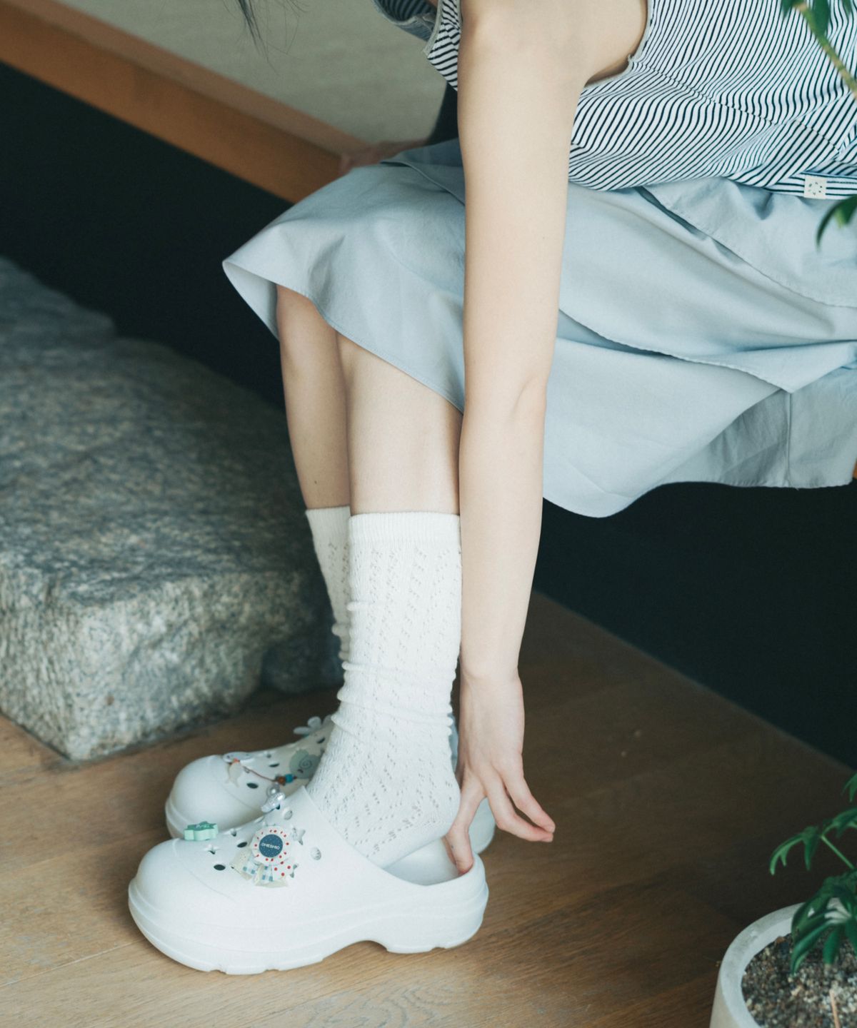 오헤시오(OHESHIO) PUNCHING POINT KNEE SOCKS, IVORY