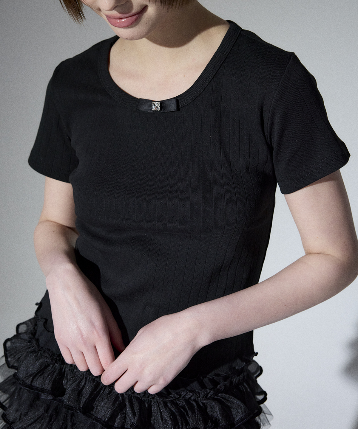 알리에나(ALIENAR) Cubic ribbon short-sleeved (BK)
