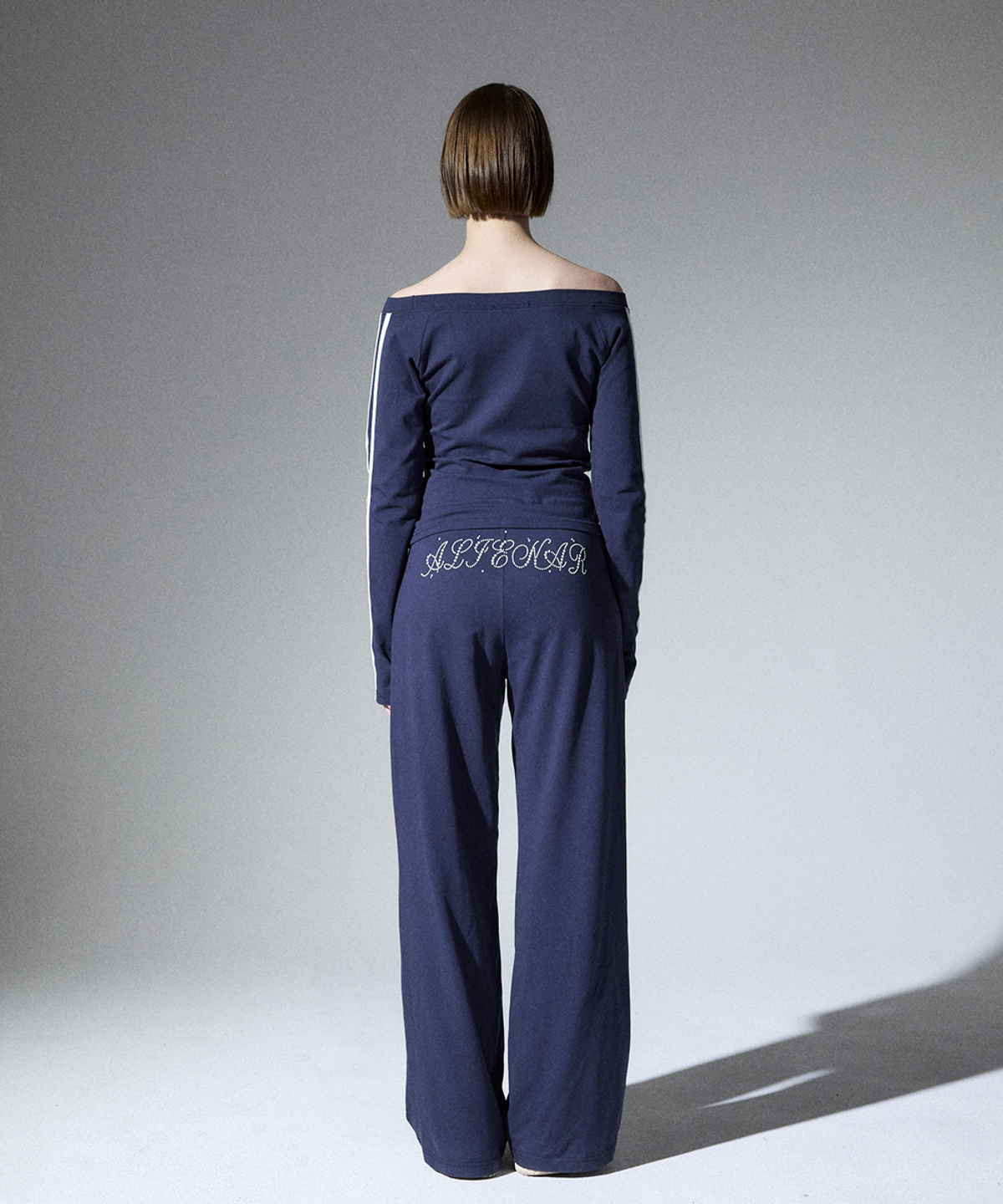 알리에나(ALIENAR) Cream logo training pants