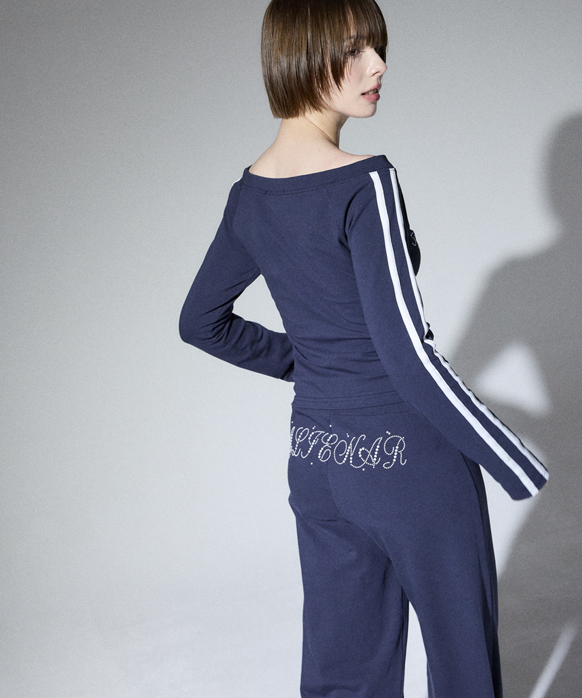 알리에나(ALIENAR) Cream logo training pants