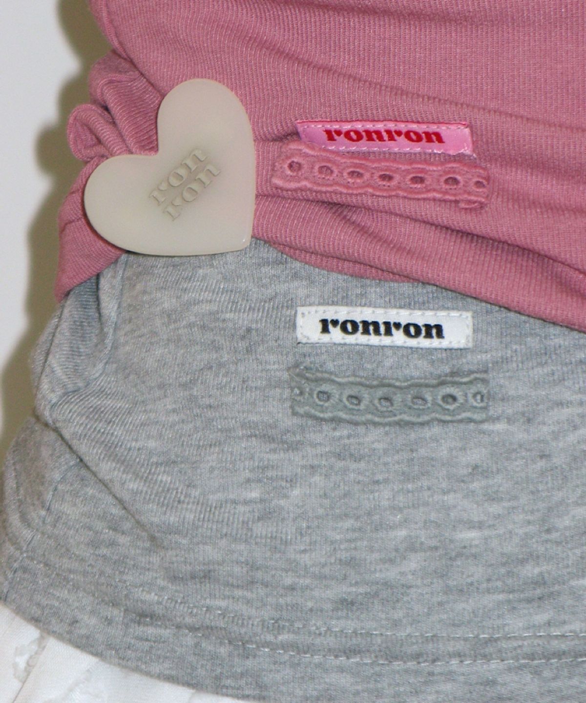 론론(RONRON) MINI LABEL SLIM SLEEVELESS PINK
