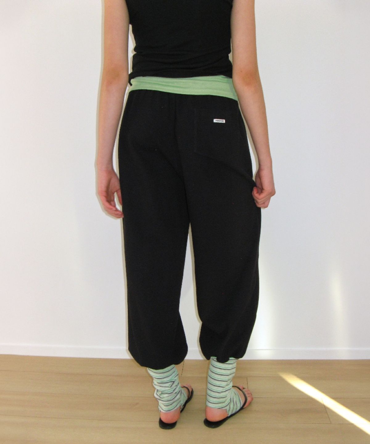 론론(RONRON) LEG WARMER LAYERED SWEAT PANTS BLACK