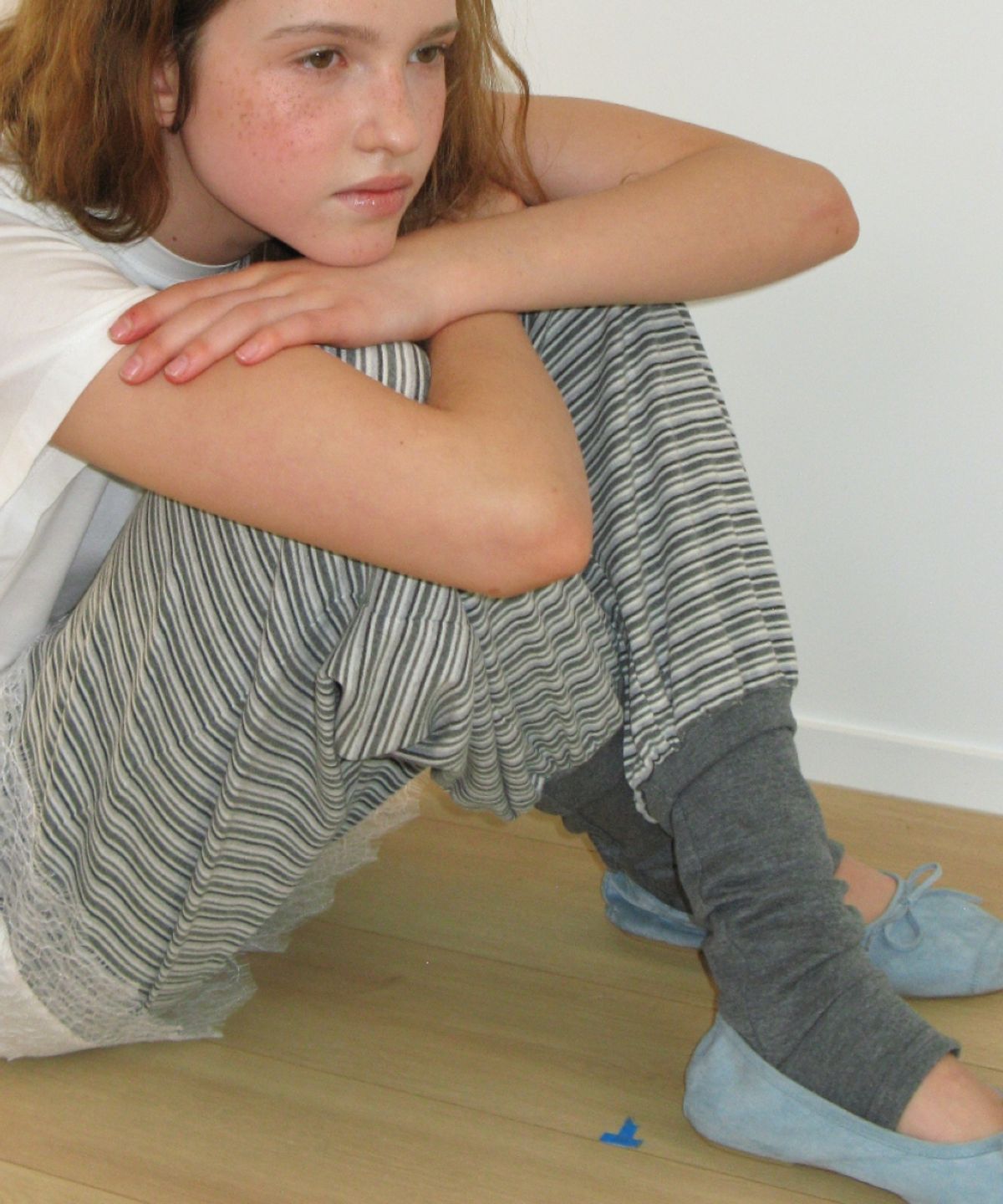 론론(RONRON) LEG WARMER LAYERED SWEAT PANTS GREY STRIPE