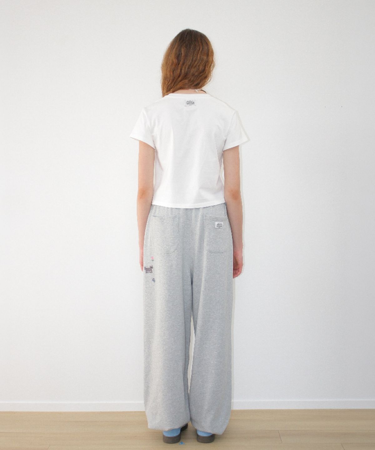 론론(RONRON) PONY CAT EMBROIDERY WIDE SWEAT PANTS GREY