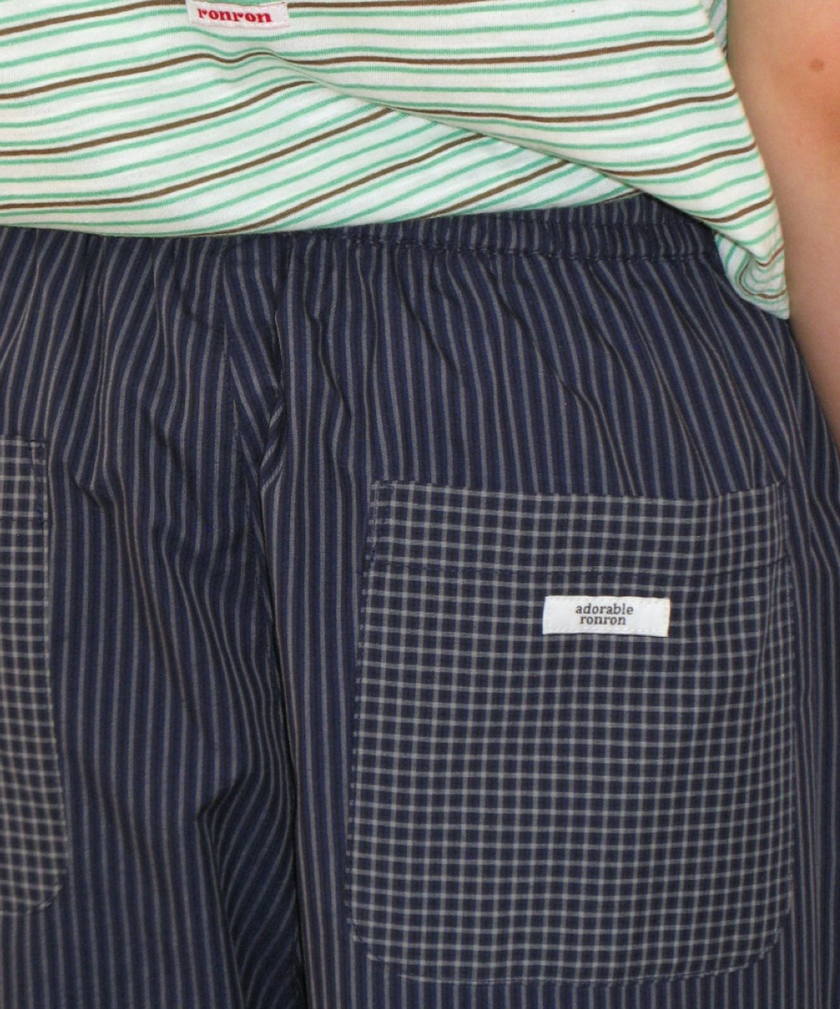 론론(RONRON) STRIPE CHECK PANEL COMFORT PANTS NAVY